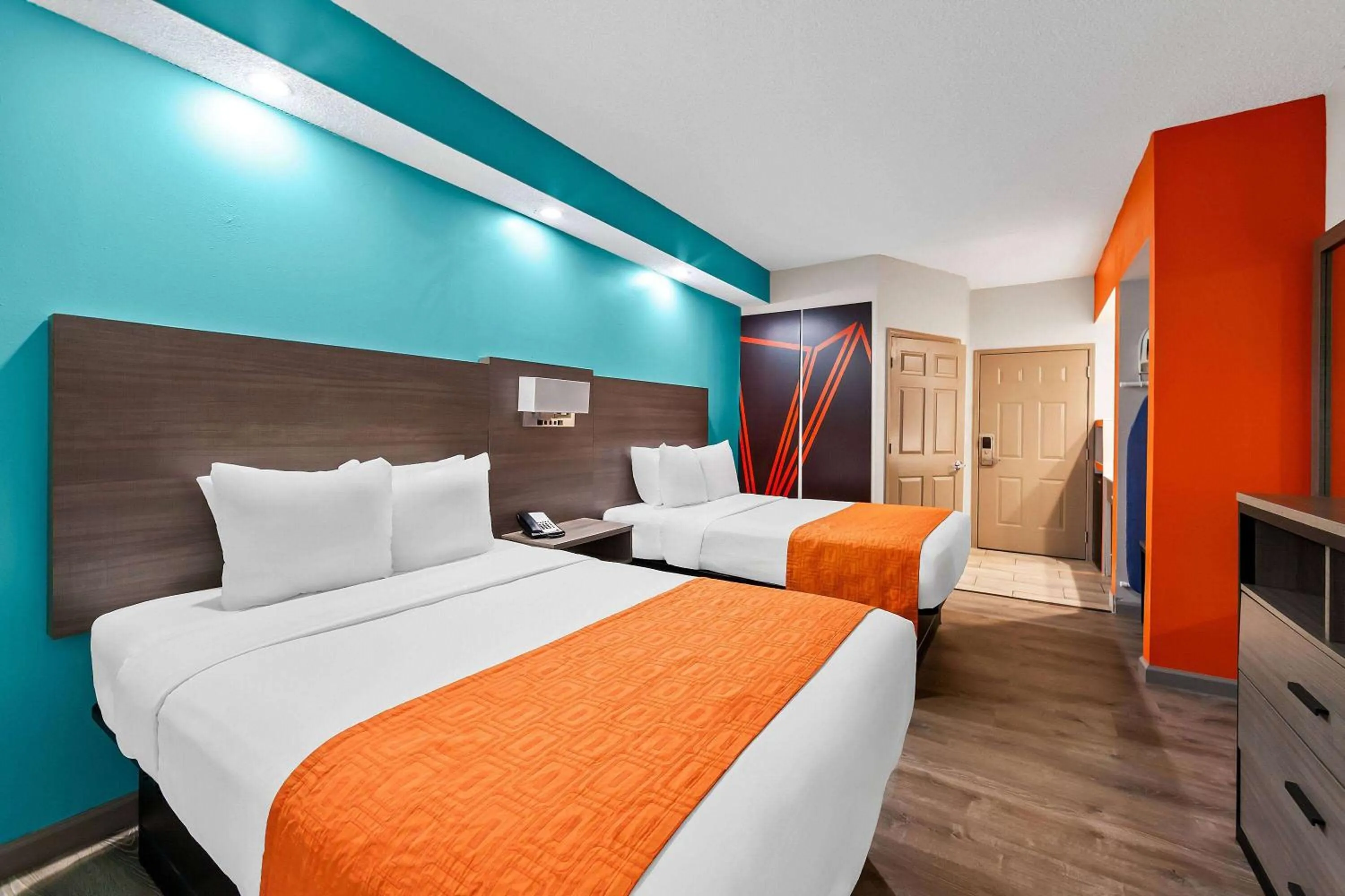 Bed in Howard Johnson by Wyndham Jackson