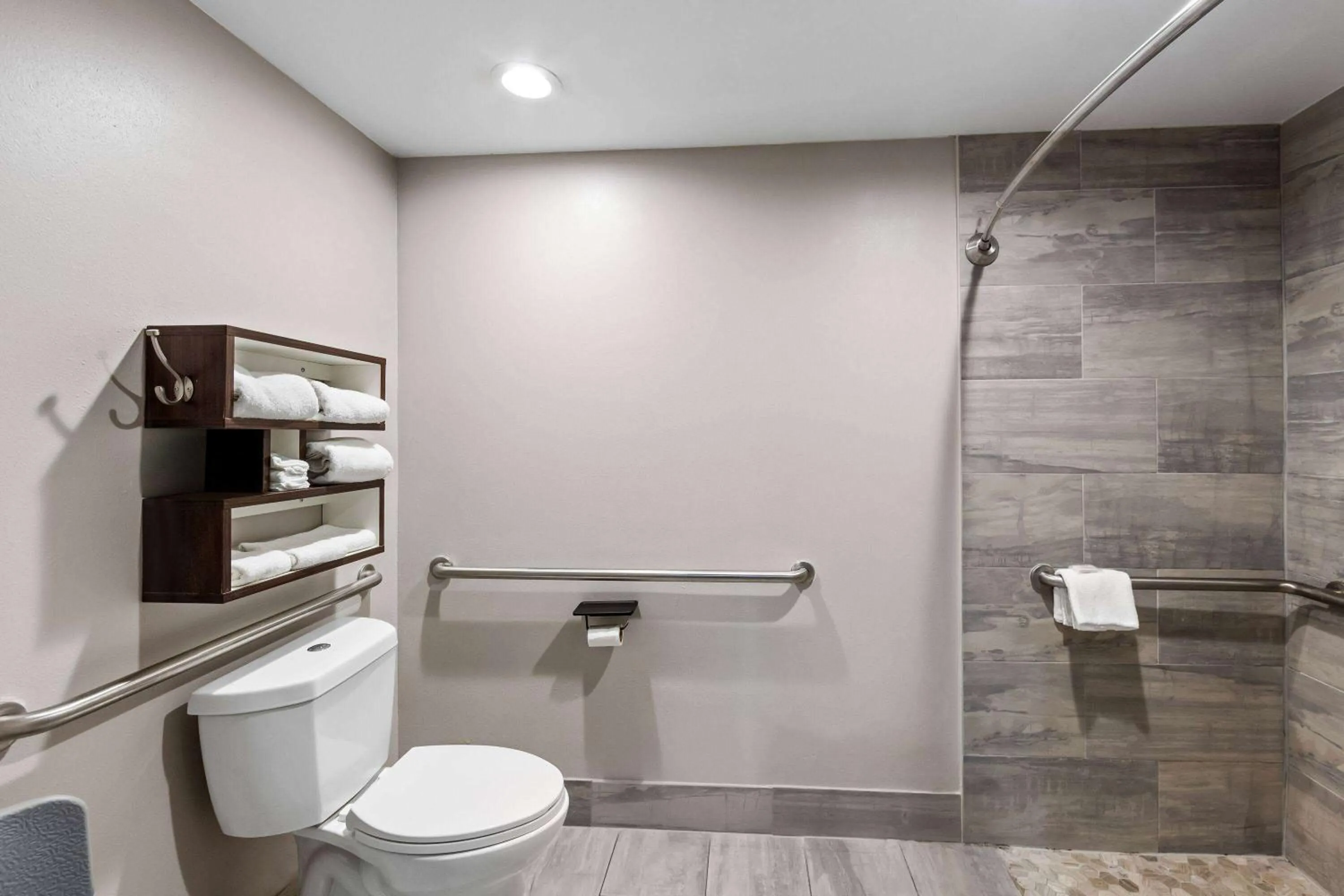 Shower in Howard Johnson by Wyndham Jackson