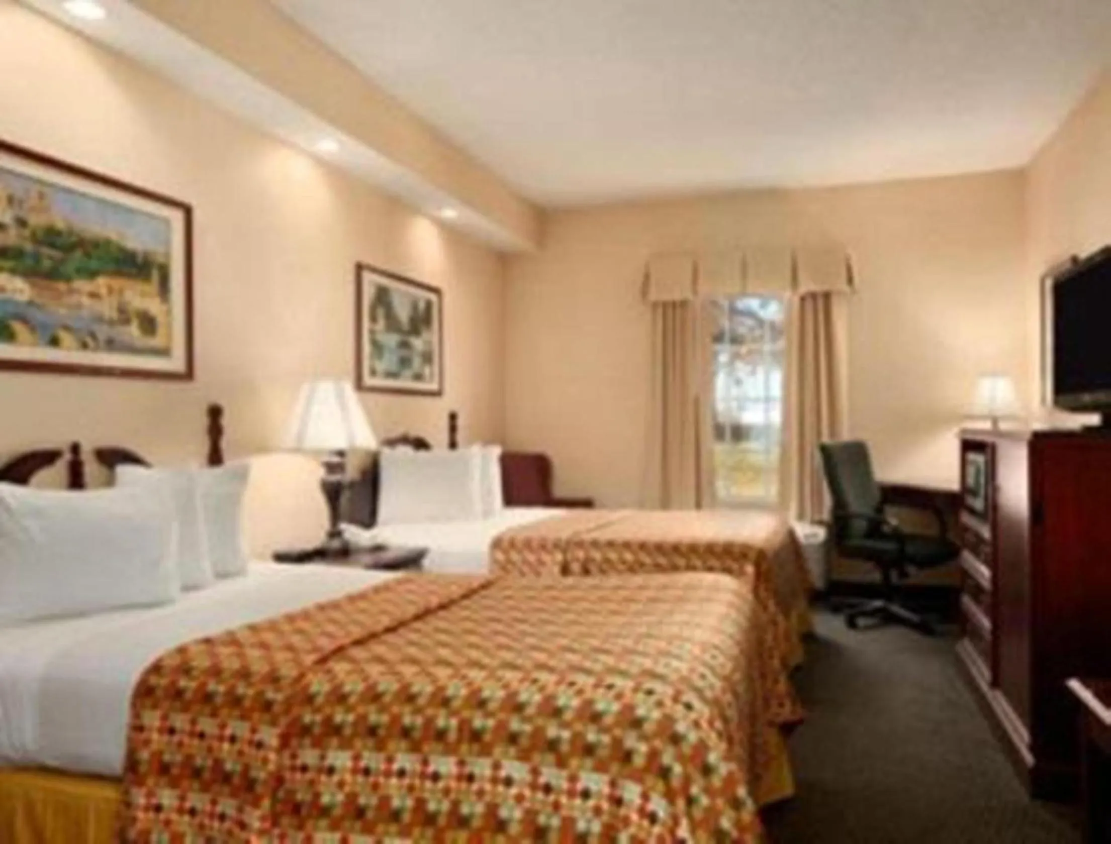 Bedroom, Bed in Howard Johnson by Wyndham Jackson