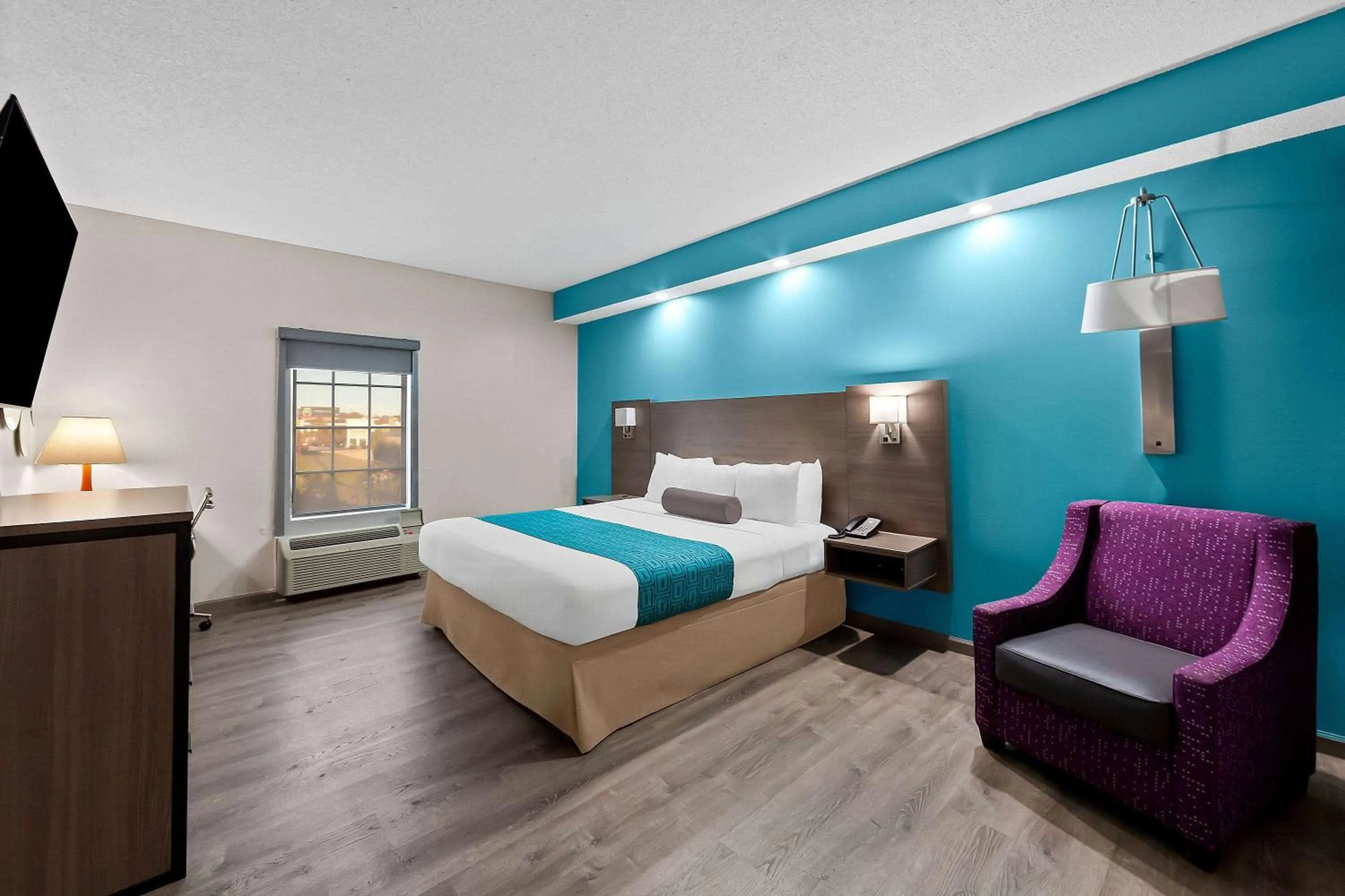 Bed in Howard Johnson by Wyndham Jackson