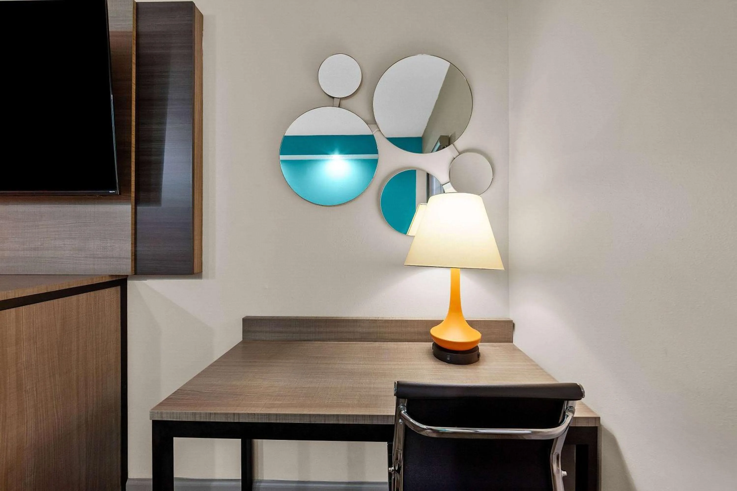 Bed in Howard Johnson by Wyndham Jackson