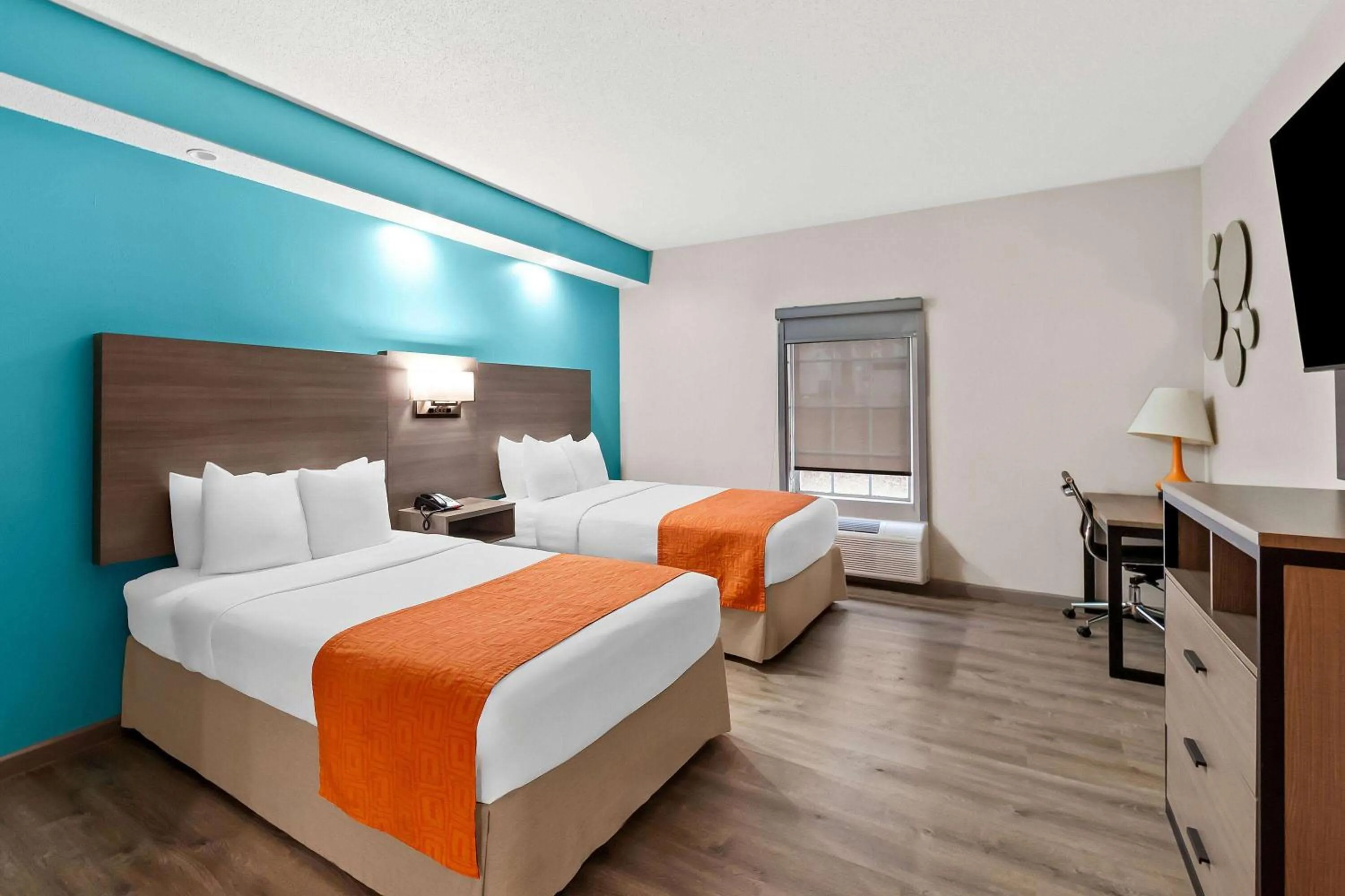 Bed in Howard Johnson by Wyndham Jackson