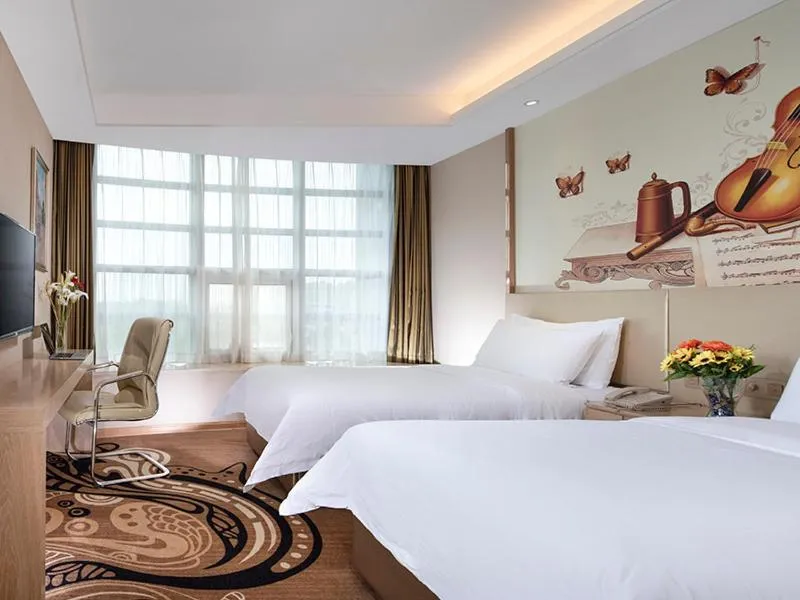 Bed in Vienna Hotel (East Plaza of WuHan High-Speed Railway Station)