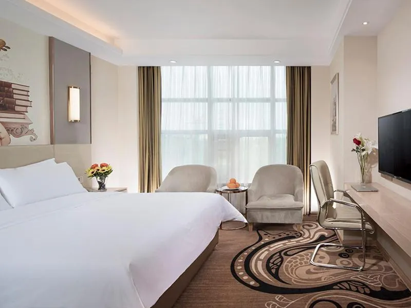 Bed in Vienna Hotel (East Plaza of WuHan High-Speed Railway Station)