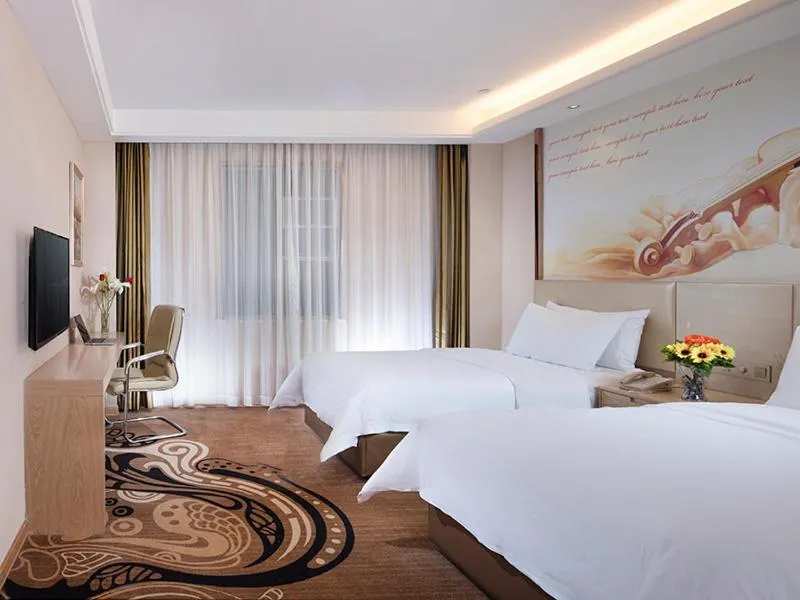 Bed in Vienna Hotel (East Plaza of WuHan High-Speed Railway Station)