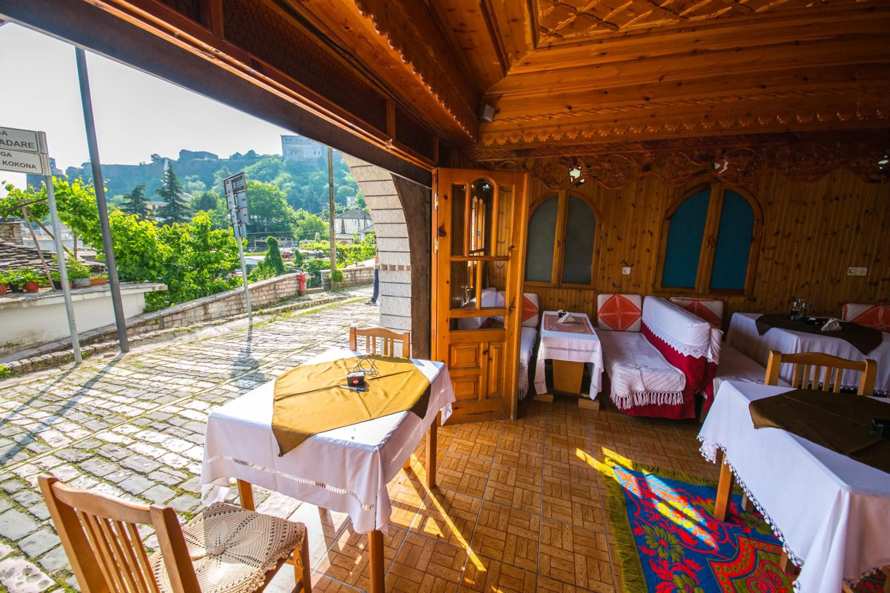 Restaurant/places to eat in Bed and Breakfast Kotoni