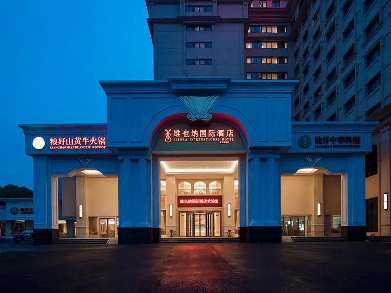 Vienna International Hotel (Changfeng Park Shop, Jinshajiang Road, Shanghai)