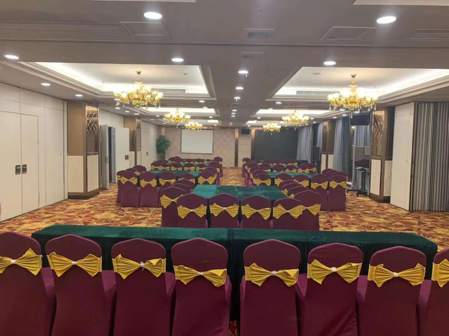 Vienna Hotel (Quanzhou West Lake Store)