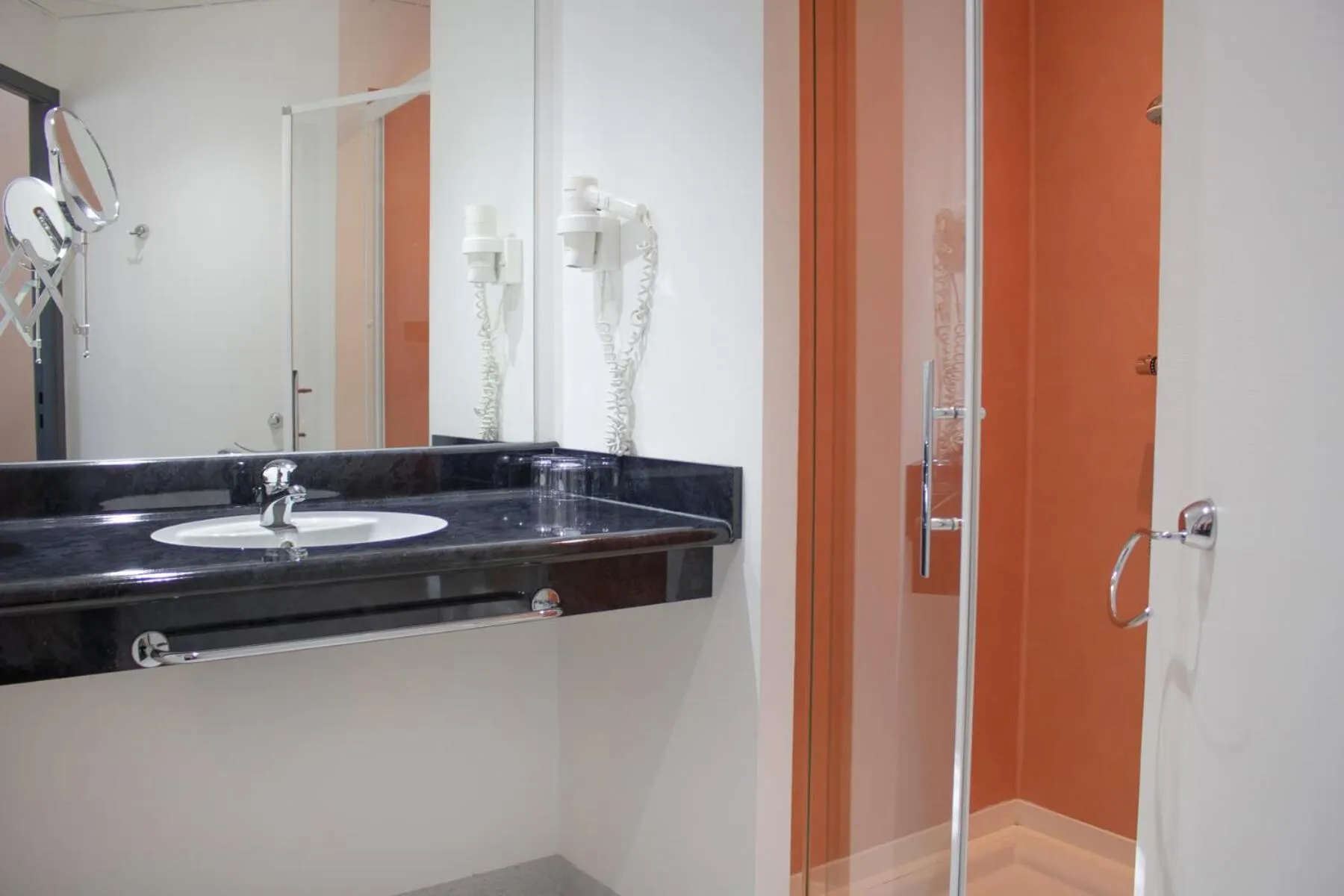 Bathroom in Brit Hotel Bressuire