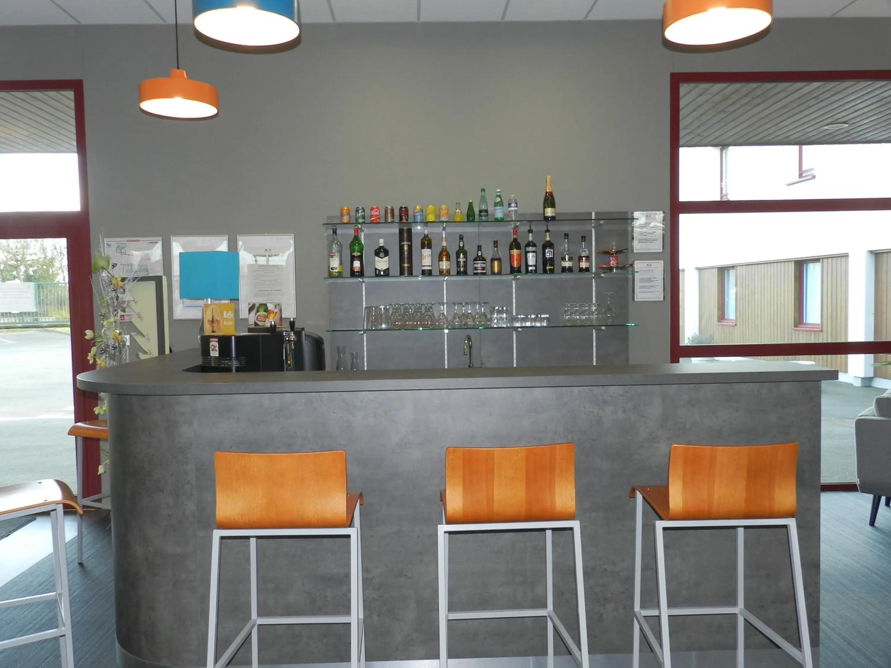 Lounge or bar in Brit Hotel Confort BRESSUIRE