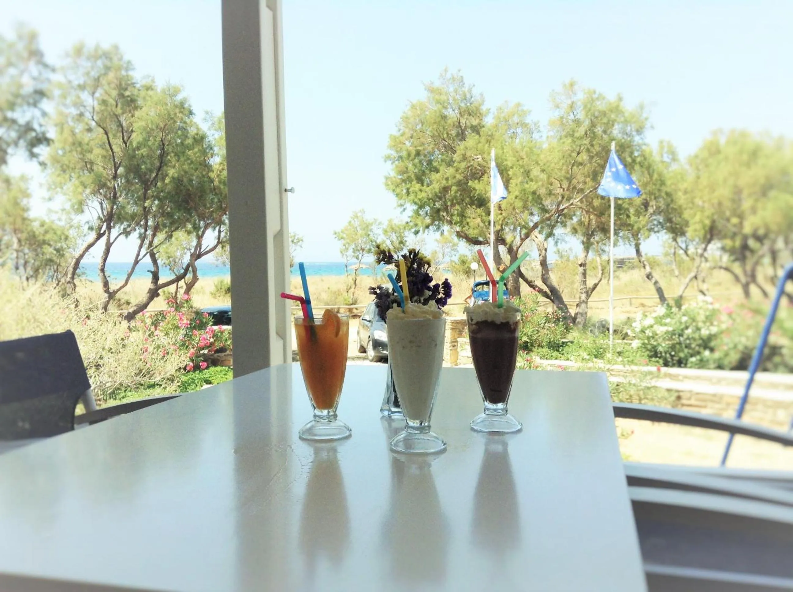 Restaurant/places to eat in Nostos Beachfront Apartments & Studios