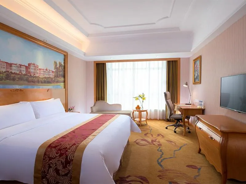 Bed in Vienna International Hotel Maoming Wanda Plaza