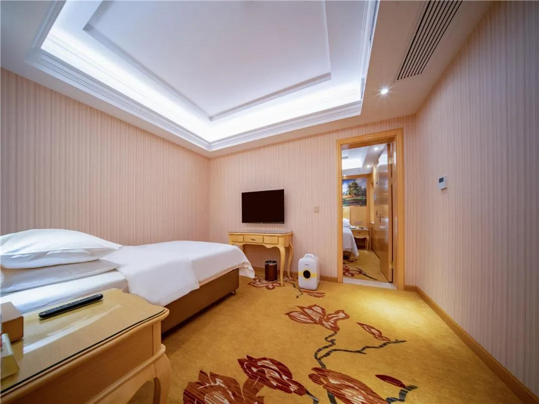 Bed in vienna hotel (HuaZhong Agricultural University in South Lake Store)