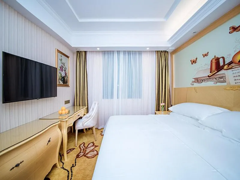Bed in vienna hotel (HuaZhong Agricultural University in South Lake Store)