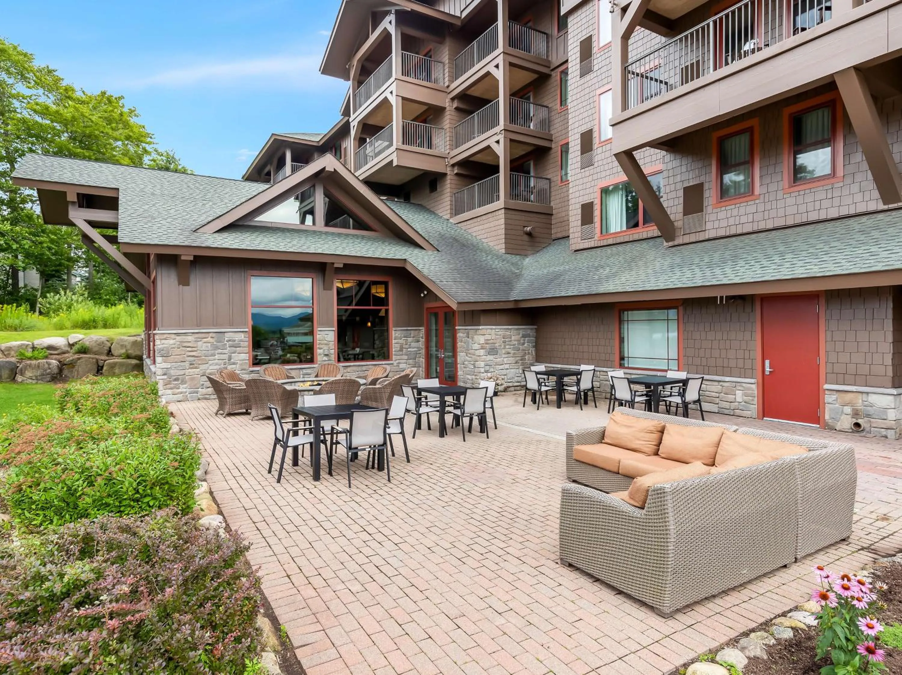 Patio in Hampton Inn & Suites Lake Placid