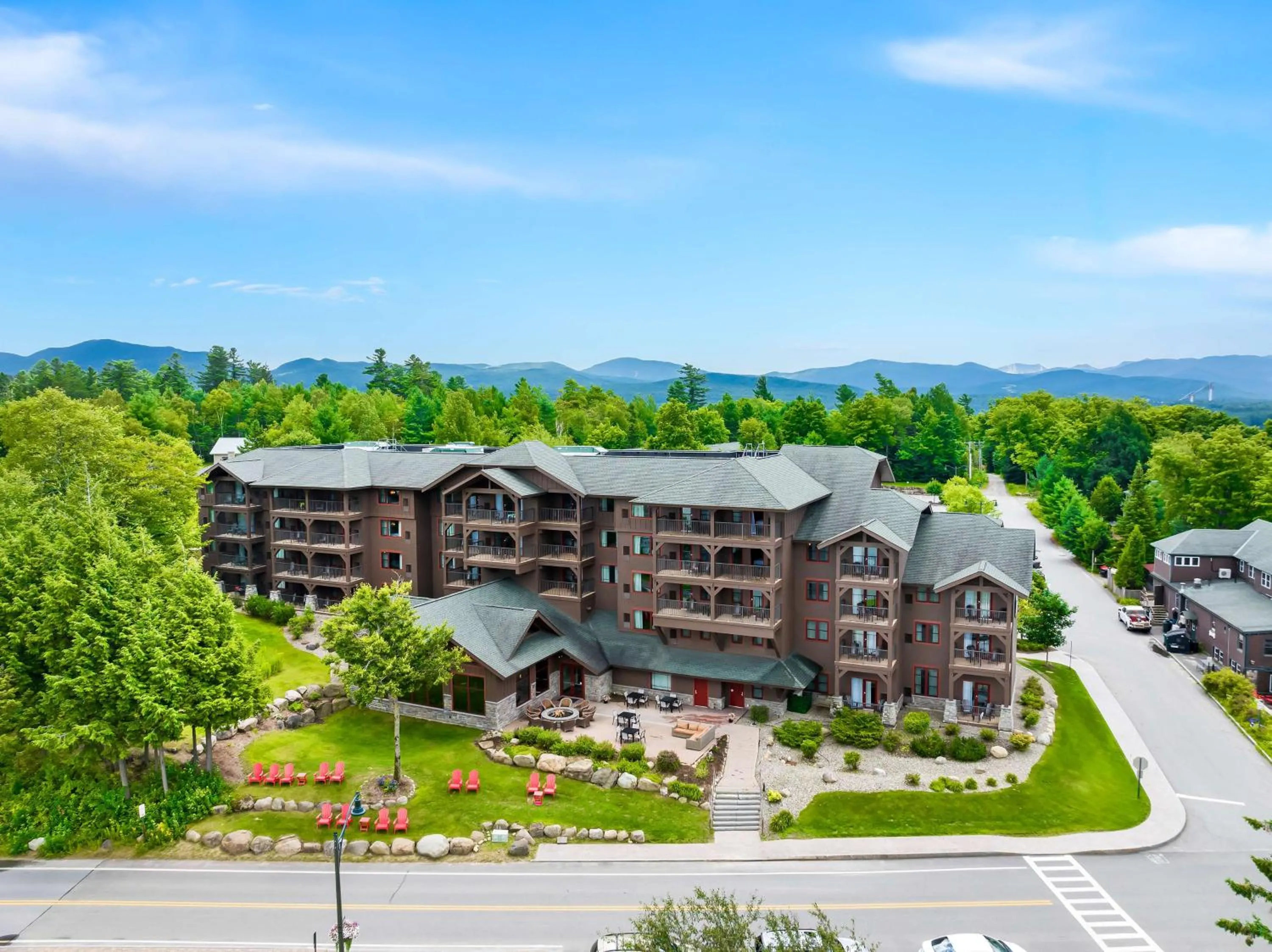 Property building in Hampton Inn & Suites Lake Placid