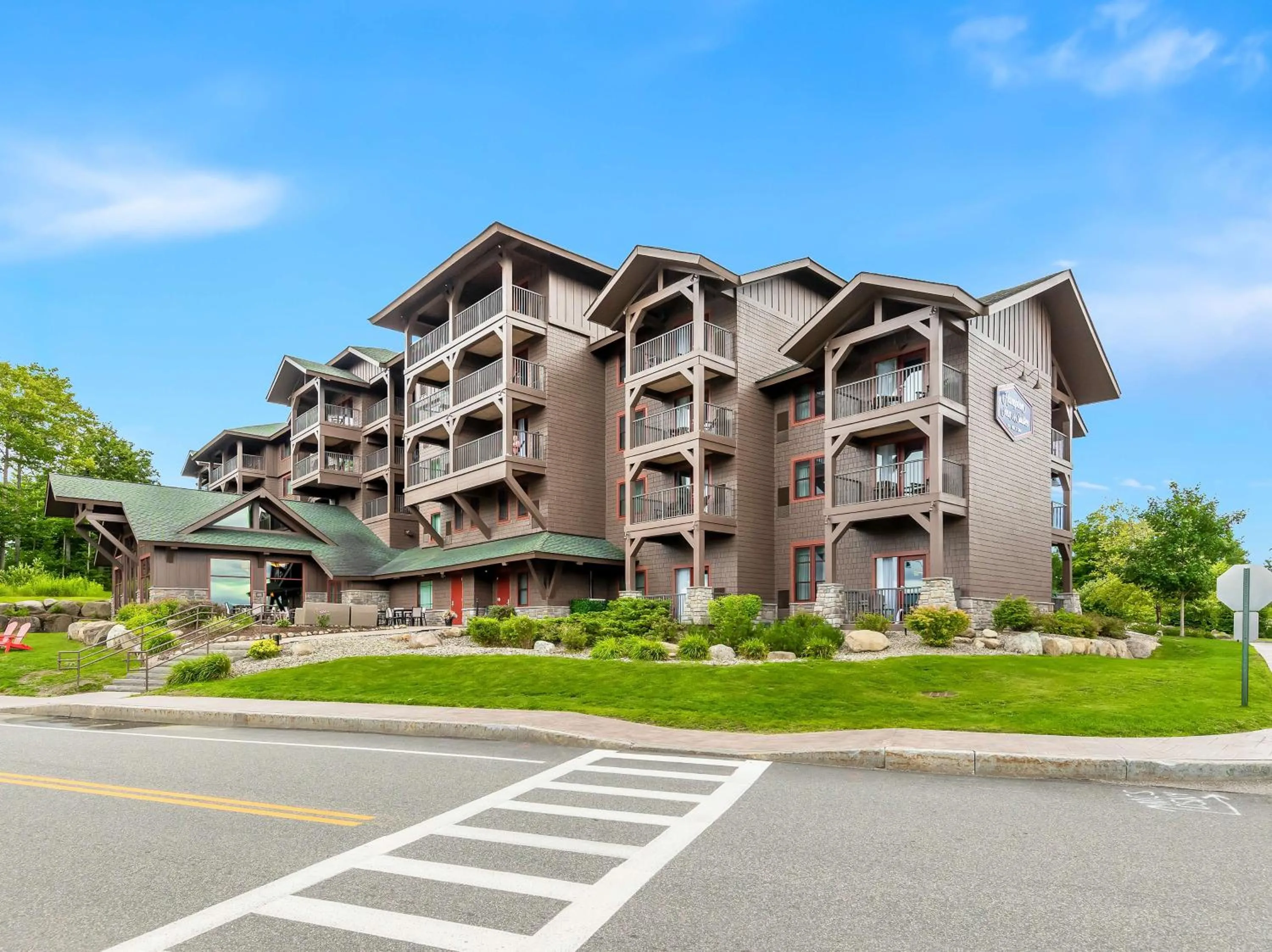 Property building in Hampton Inn & Suites Lake Placid