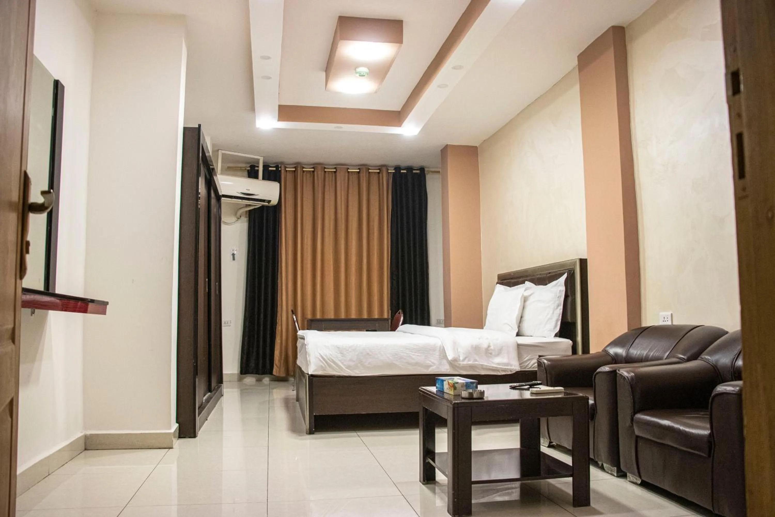 Bed in Sara Crown Hotel