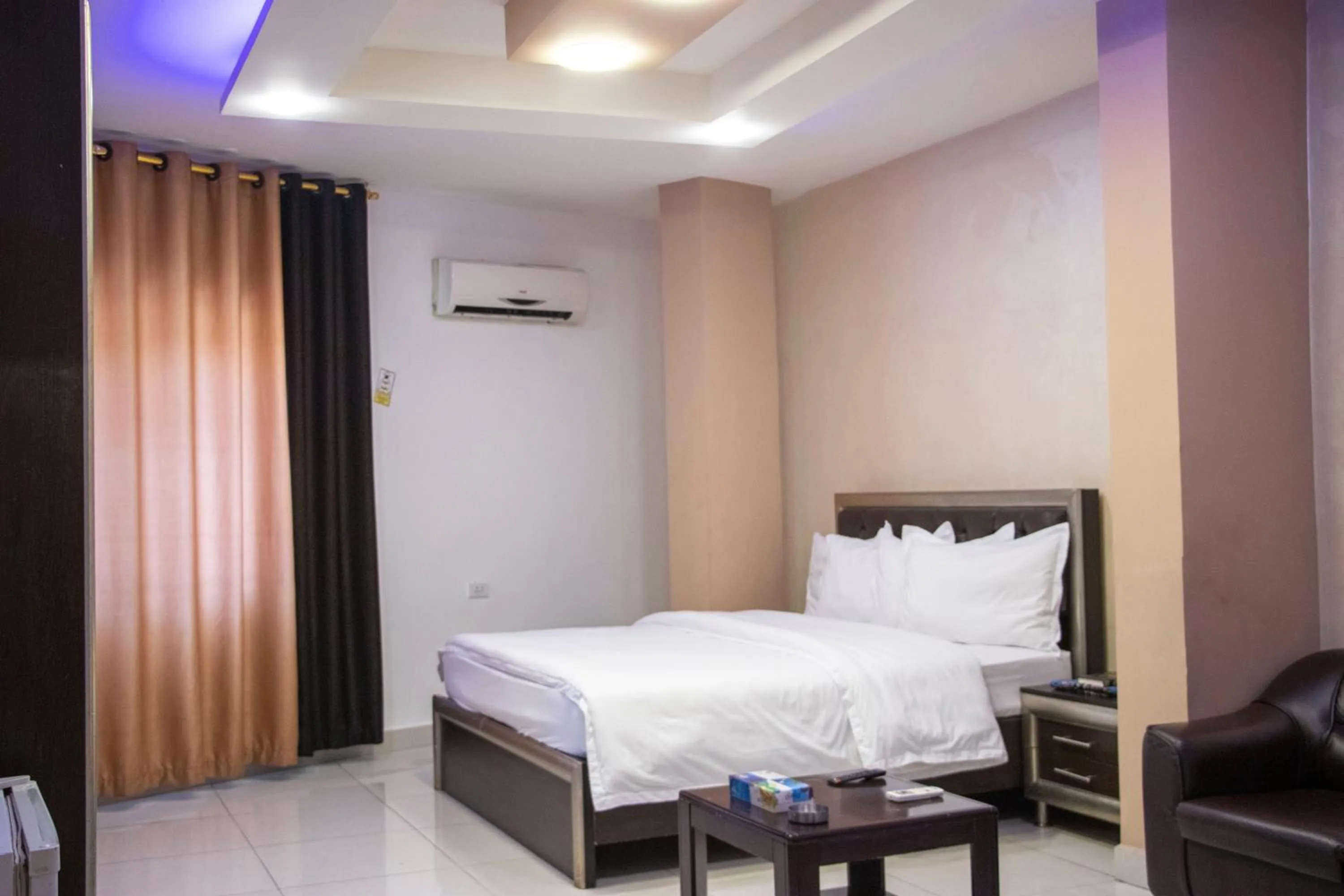 Bed in Sara Crown Hotel