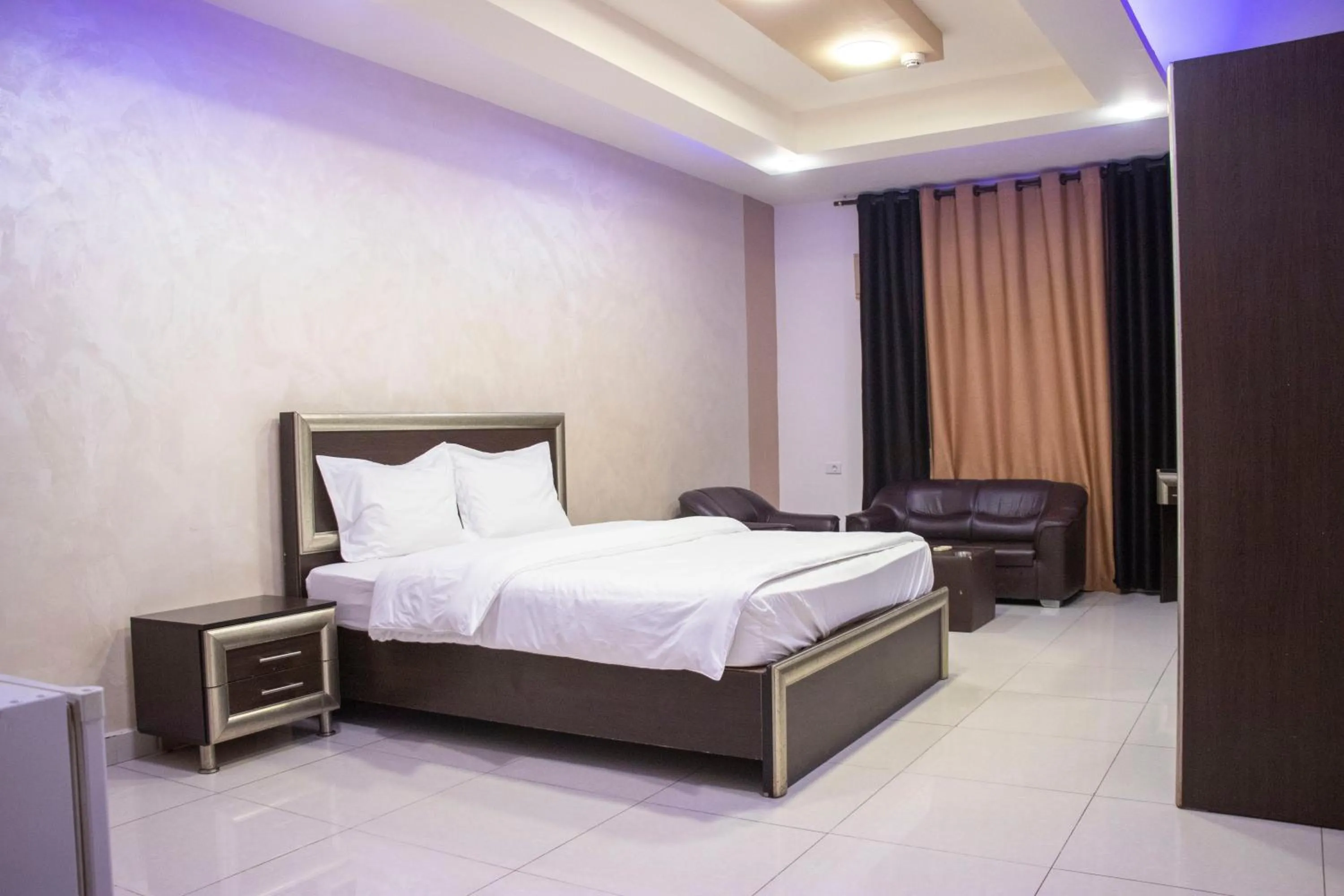 Bed in Sara Crown Hotel