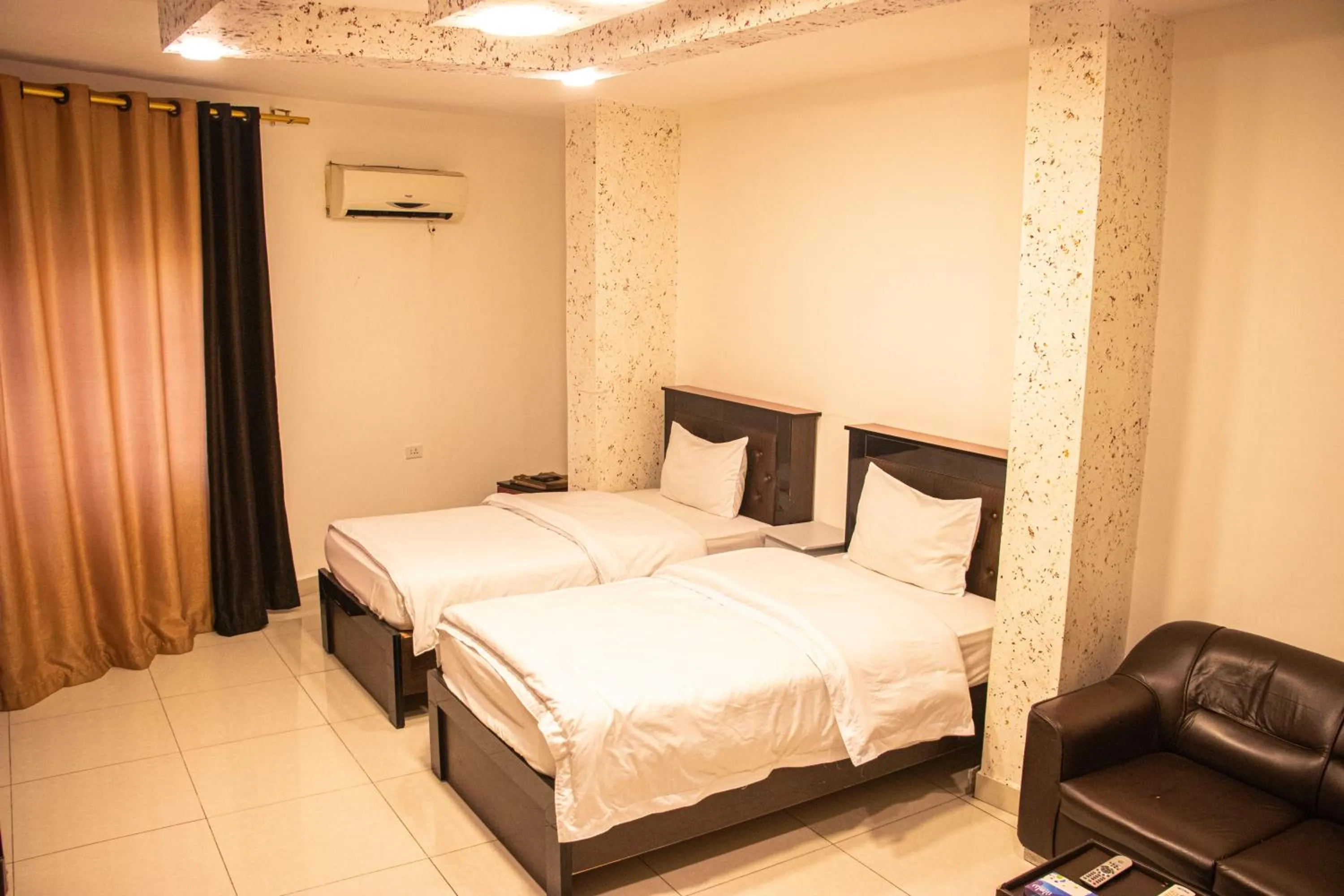 Bed in Sara Crown Hotel