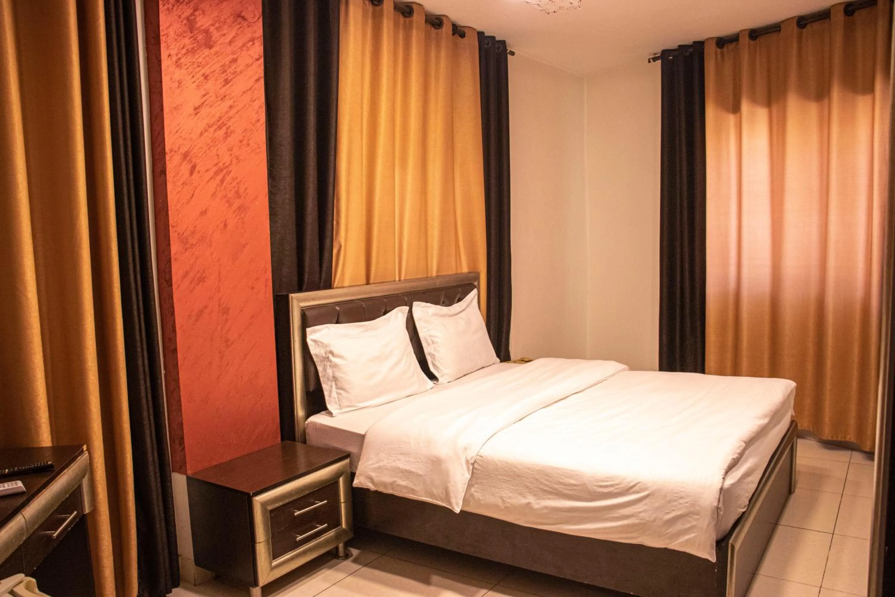 Bed in Sara Crown Hotel