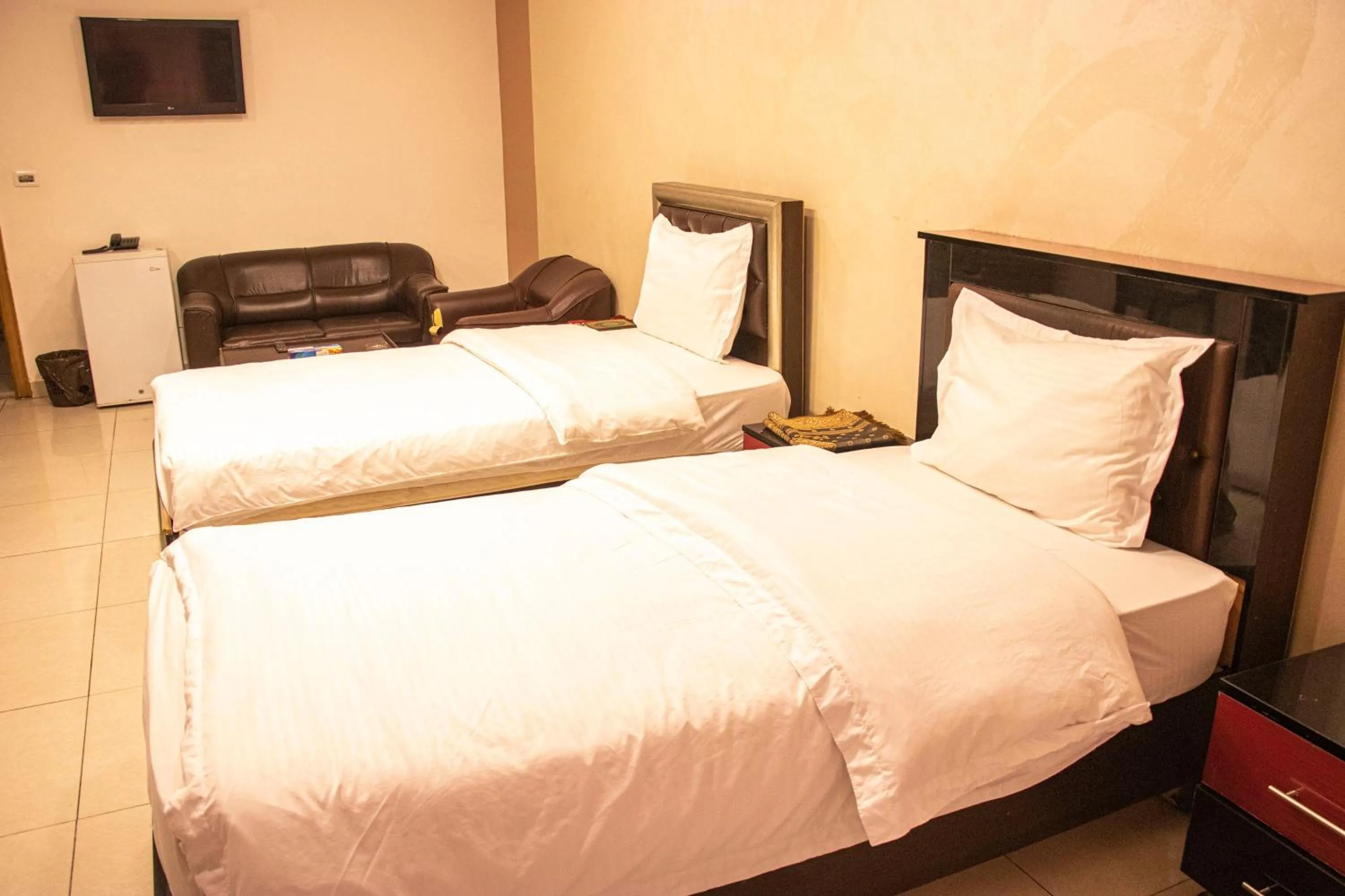 Bed in Sara Crown Hotel