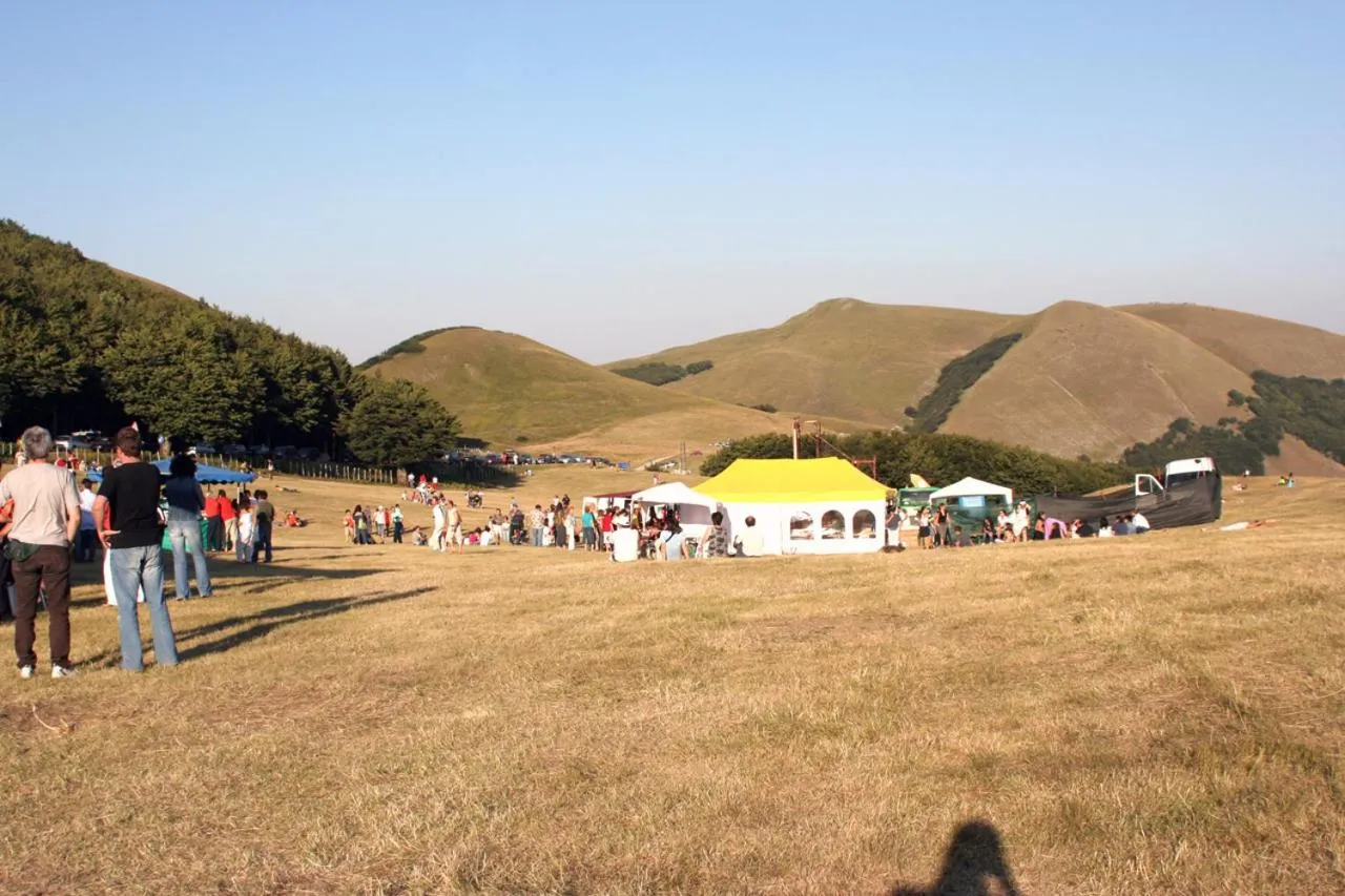 People in Hotel Ristorante Montenerone Il Poeta
