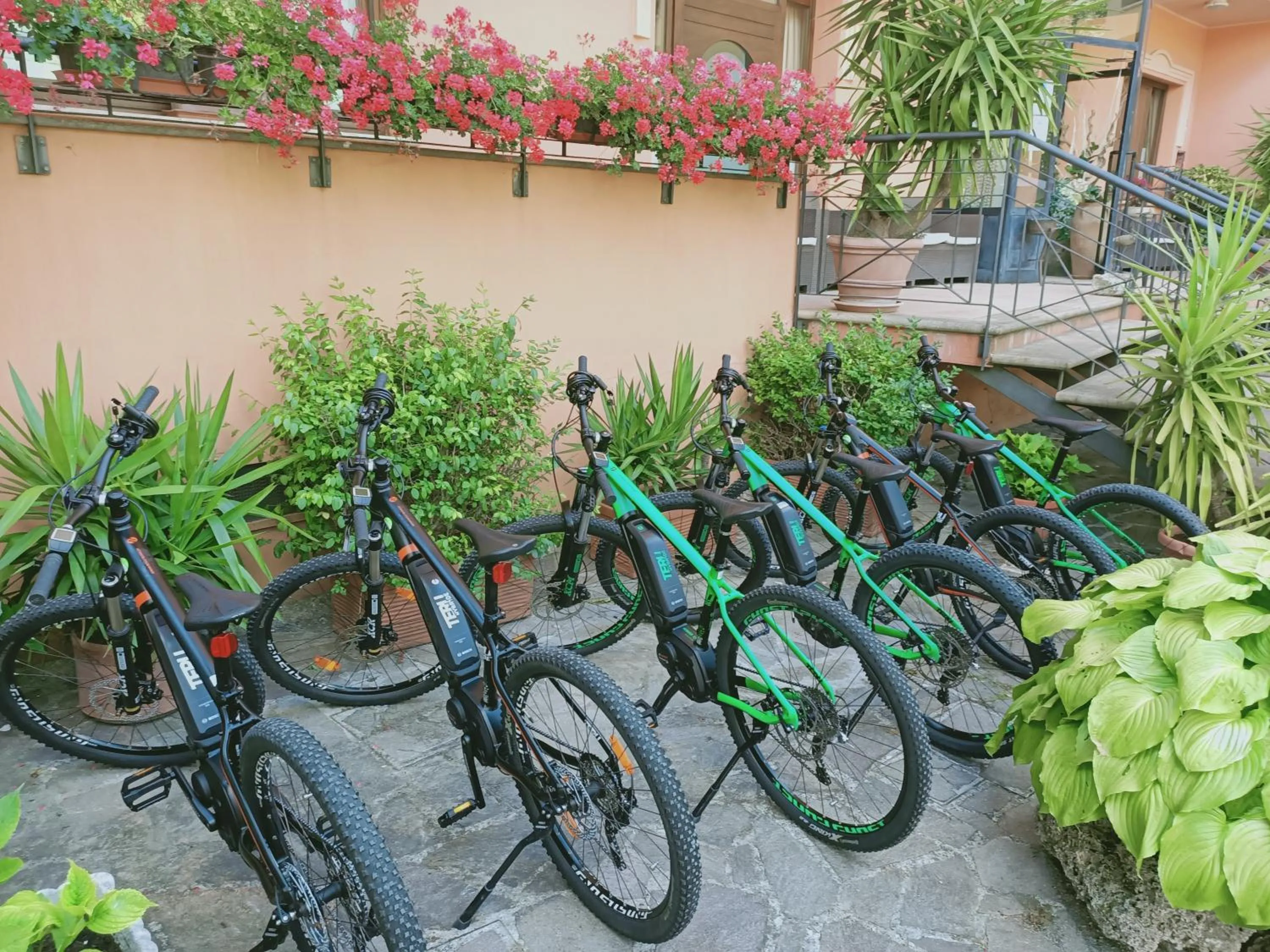 Cycling in Hotel Ristorante Montenerone Il Poeta