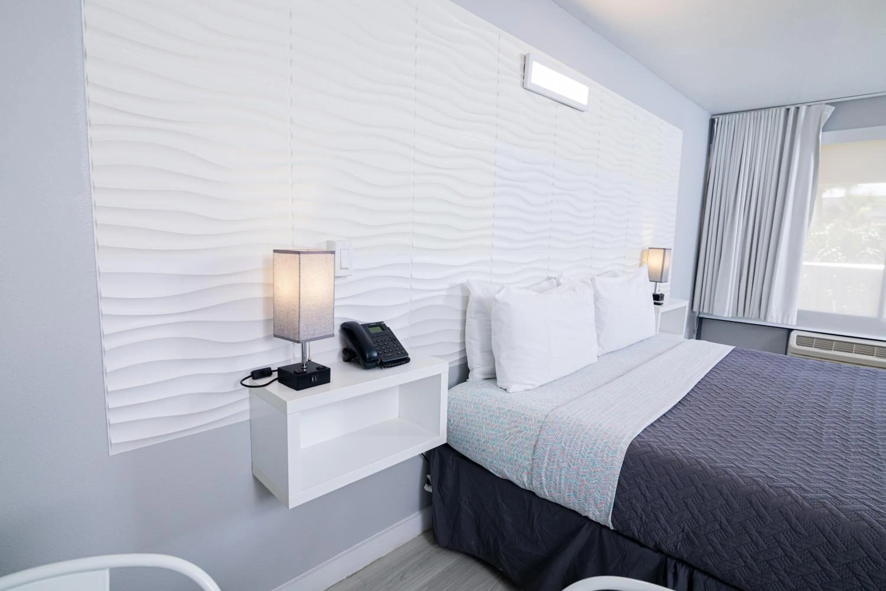 Bedroom, Bed in Hotel Room Near Disney 4 People