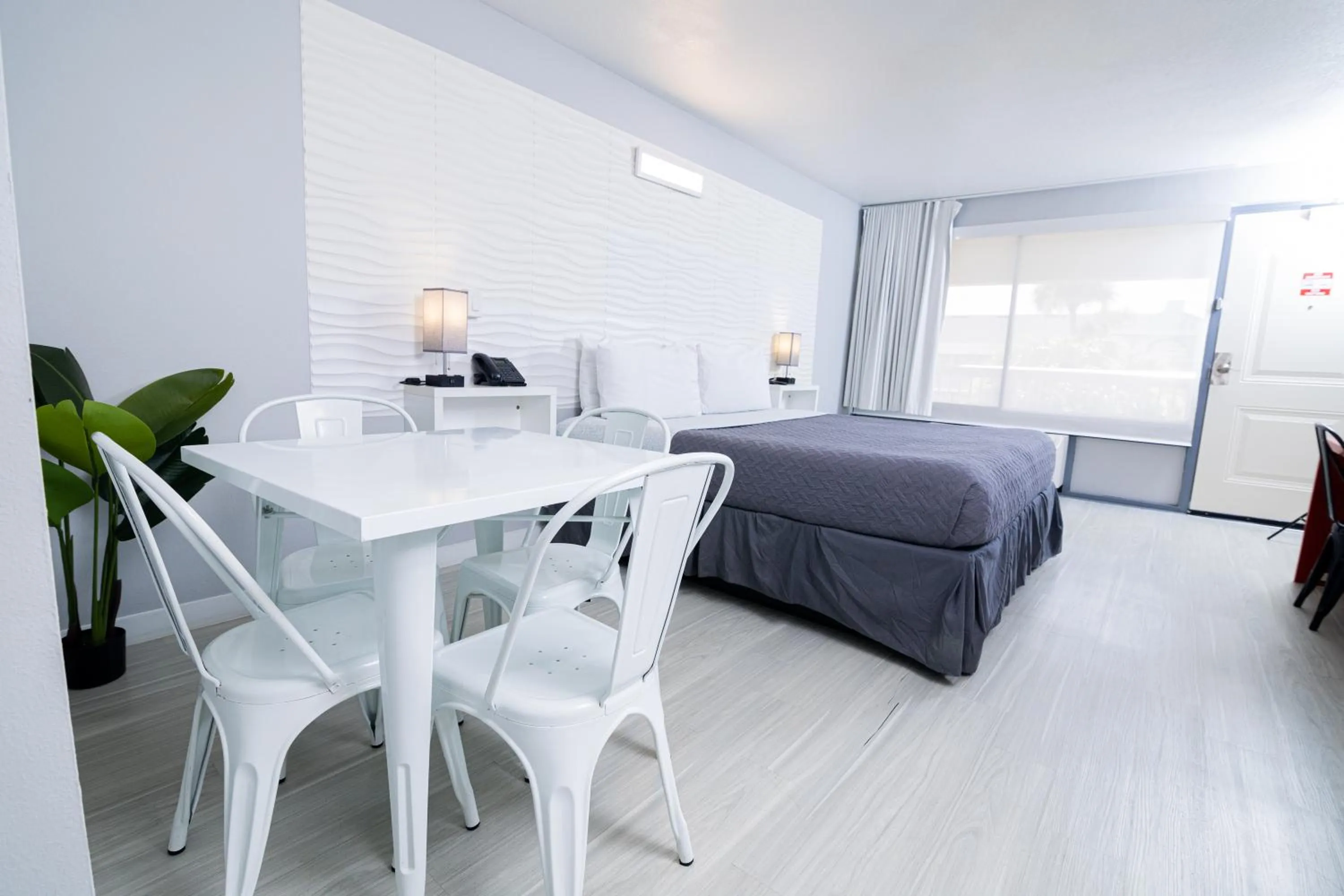 Bedroom, Bed in Hotel Room Near Disney 4 People