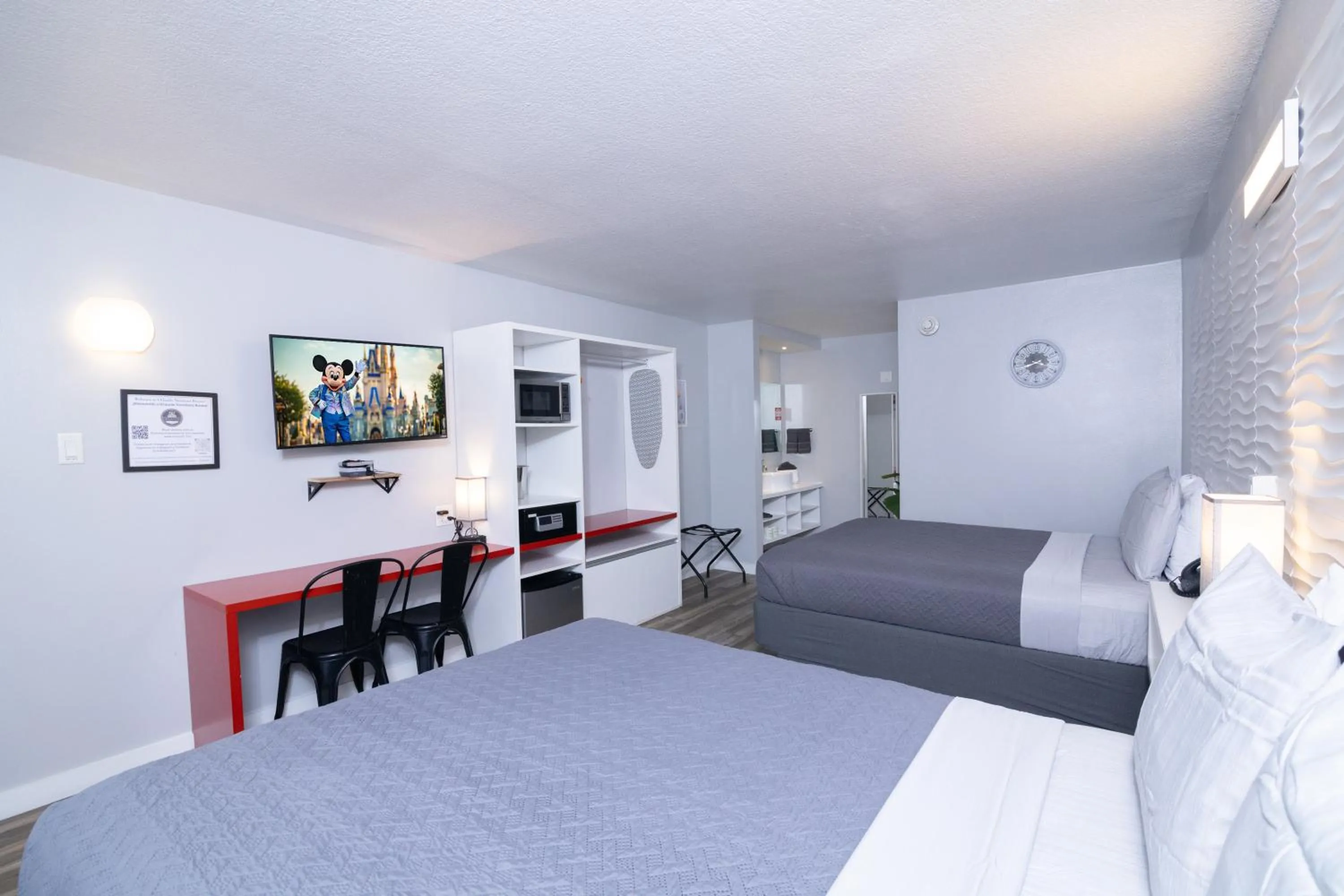 Bedroom, Bed in Hotel Room Near Disney 4 People