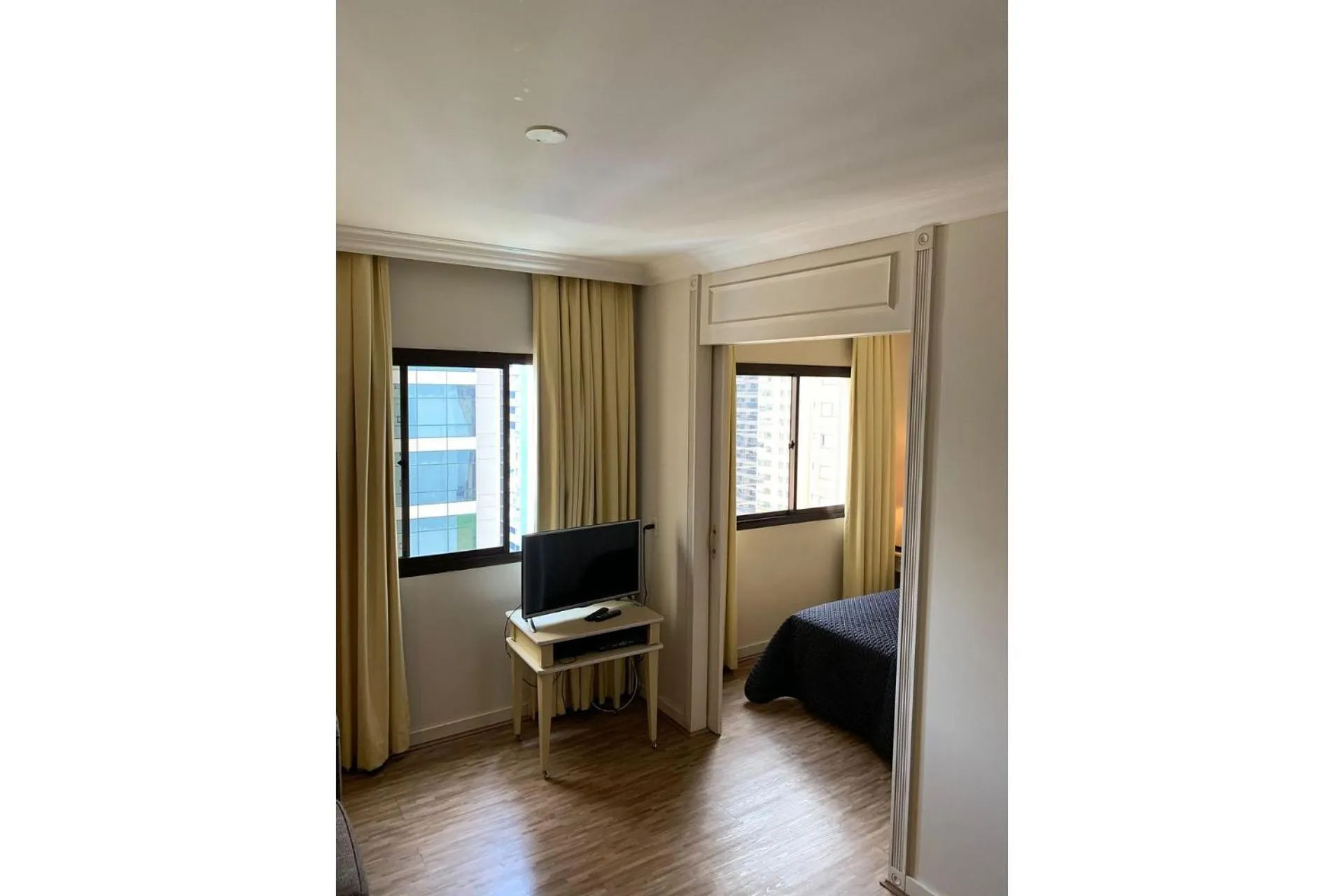 Living room, Bed in Charmoso Flat na Vila Oimpia