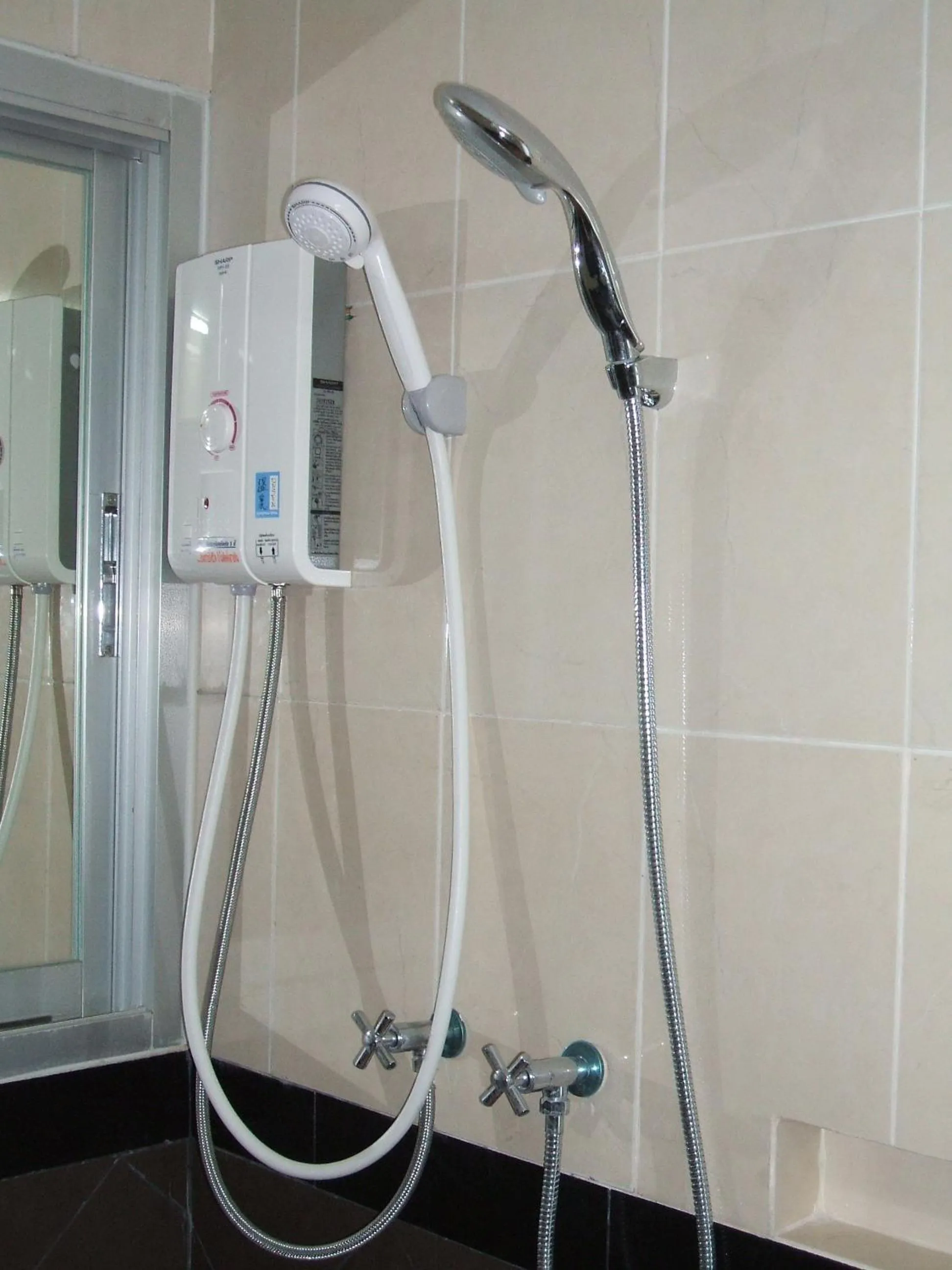 Bathroom in Butnamtong Hotel