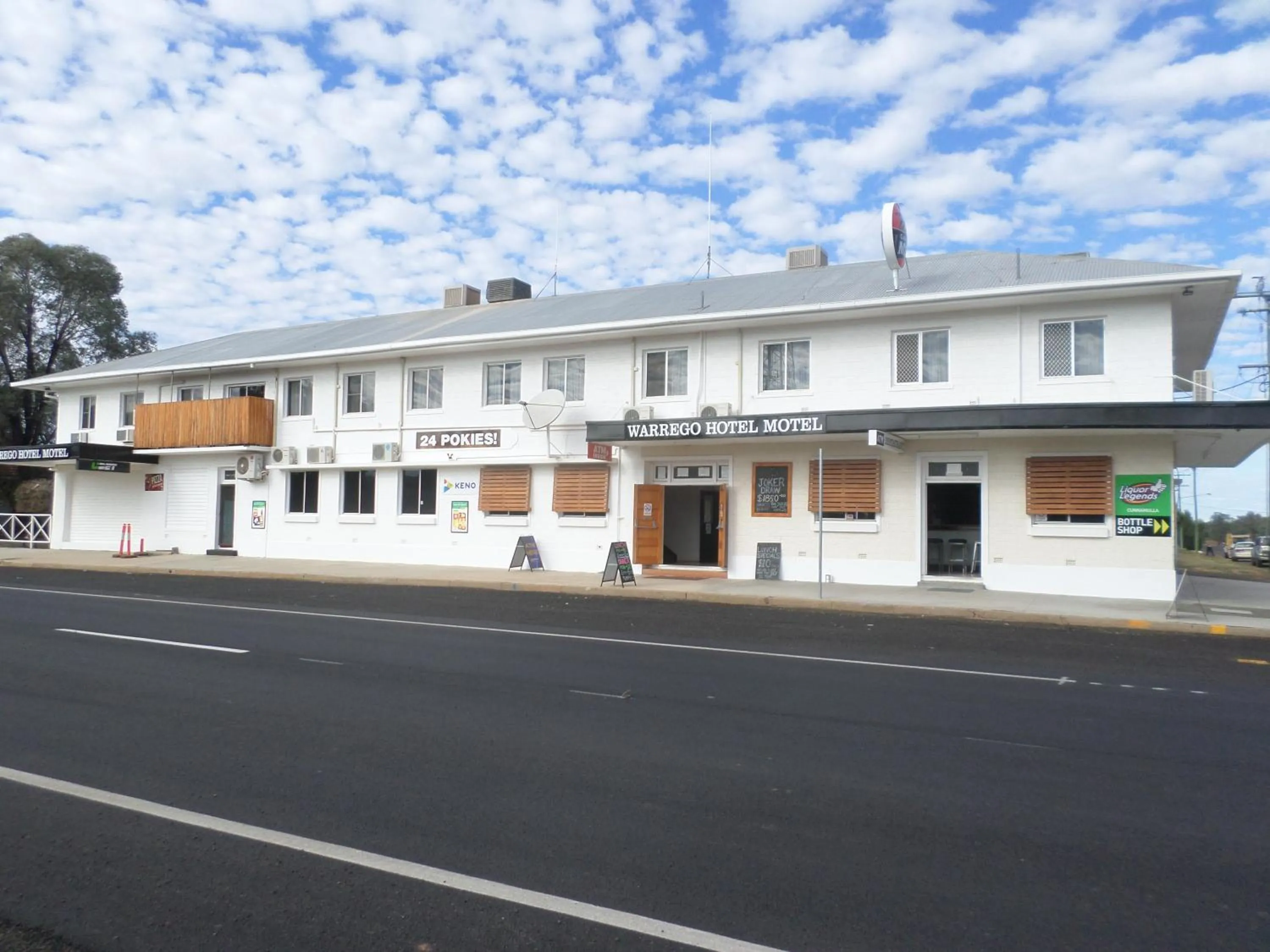 Property building in Warrego Hotel Motel Cunnamulla