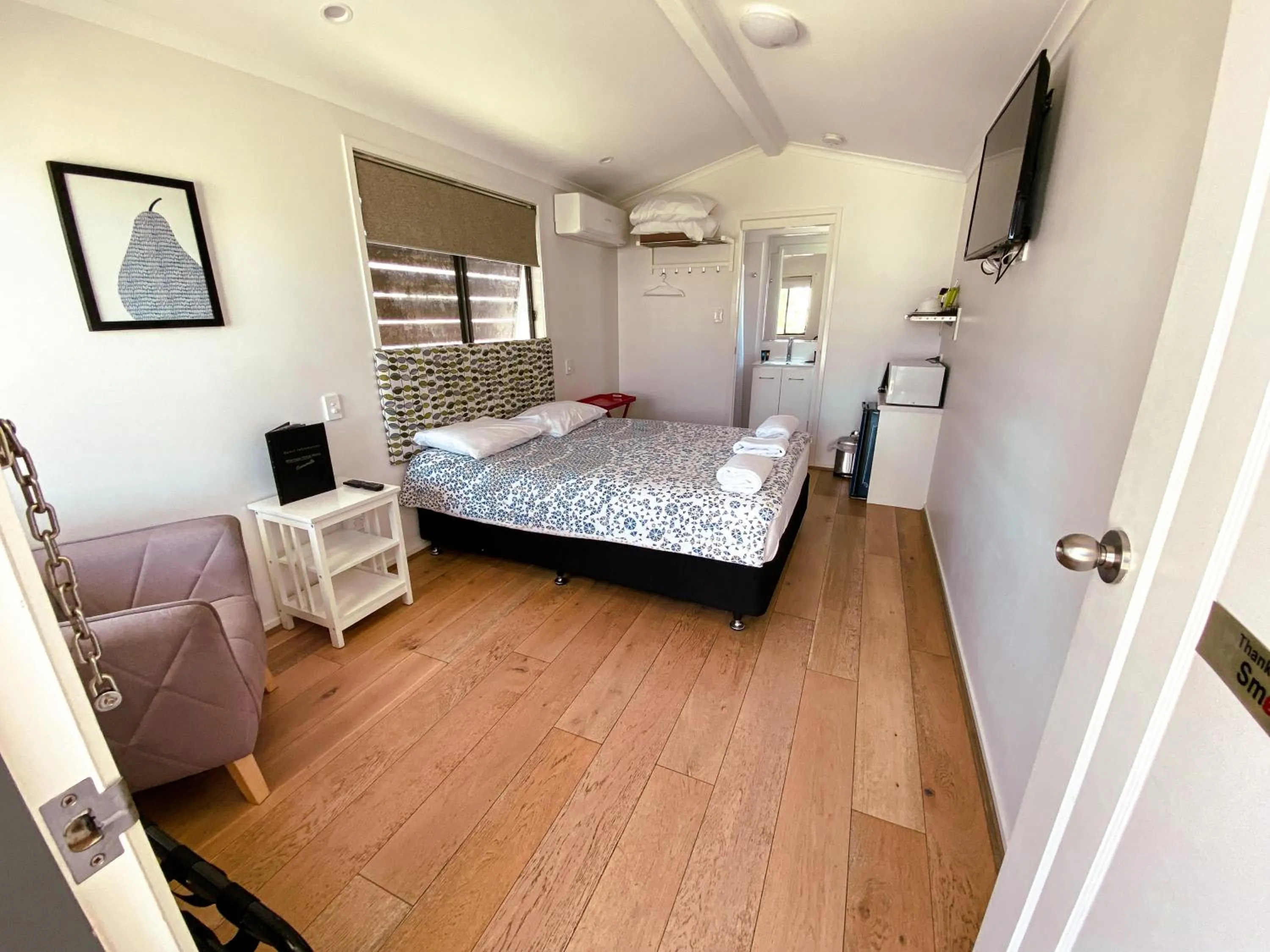 Bed in Warrego Hotel Motel Cunnamulla