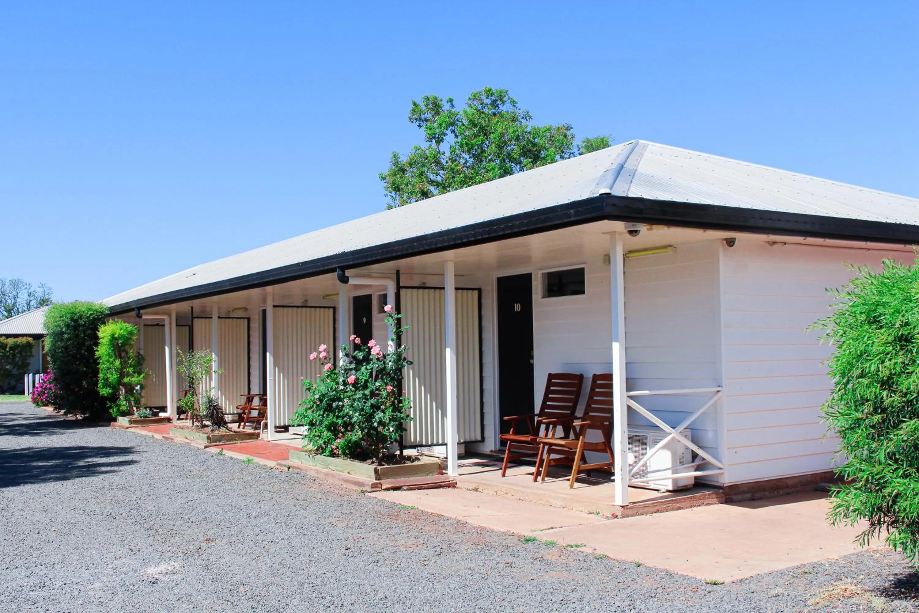 Property building in Warrego Hotel Motel Cunnamulla