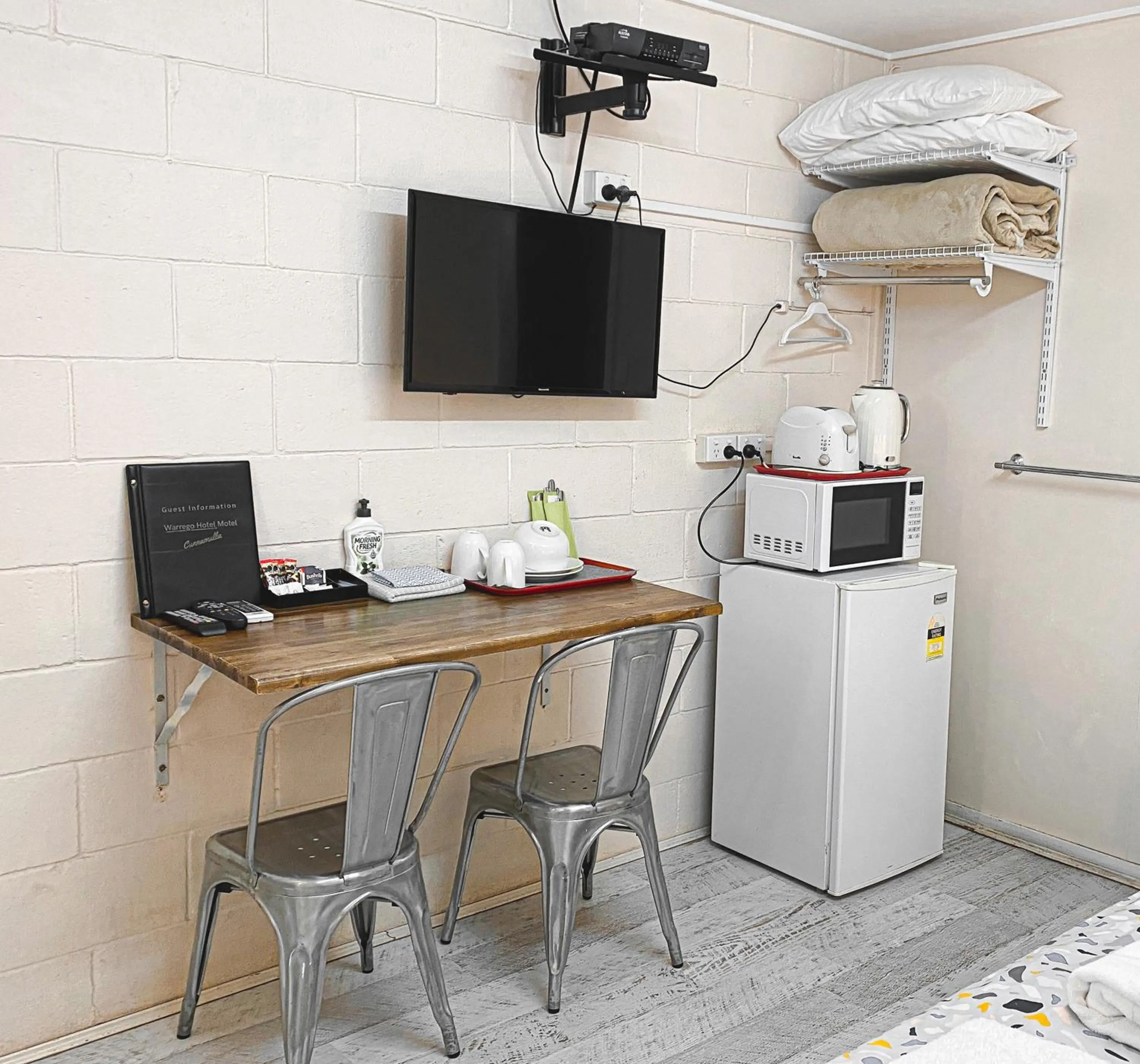 Kitchen or kitchenette in Warrego Hotel Motel Cunnamulla