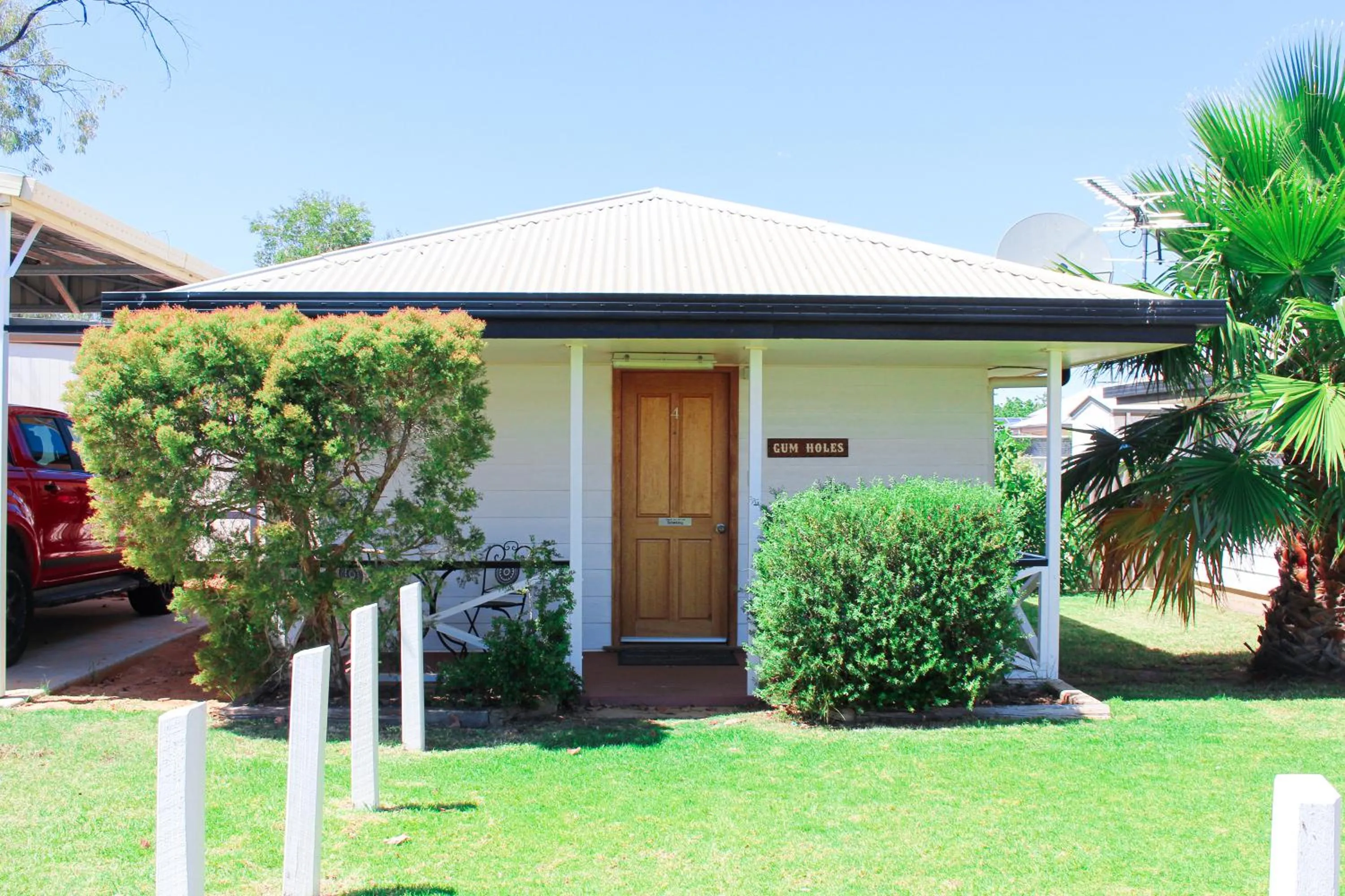 Property building in Warrego Hotel Motel Cunnamulla