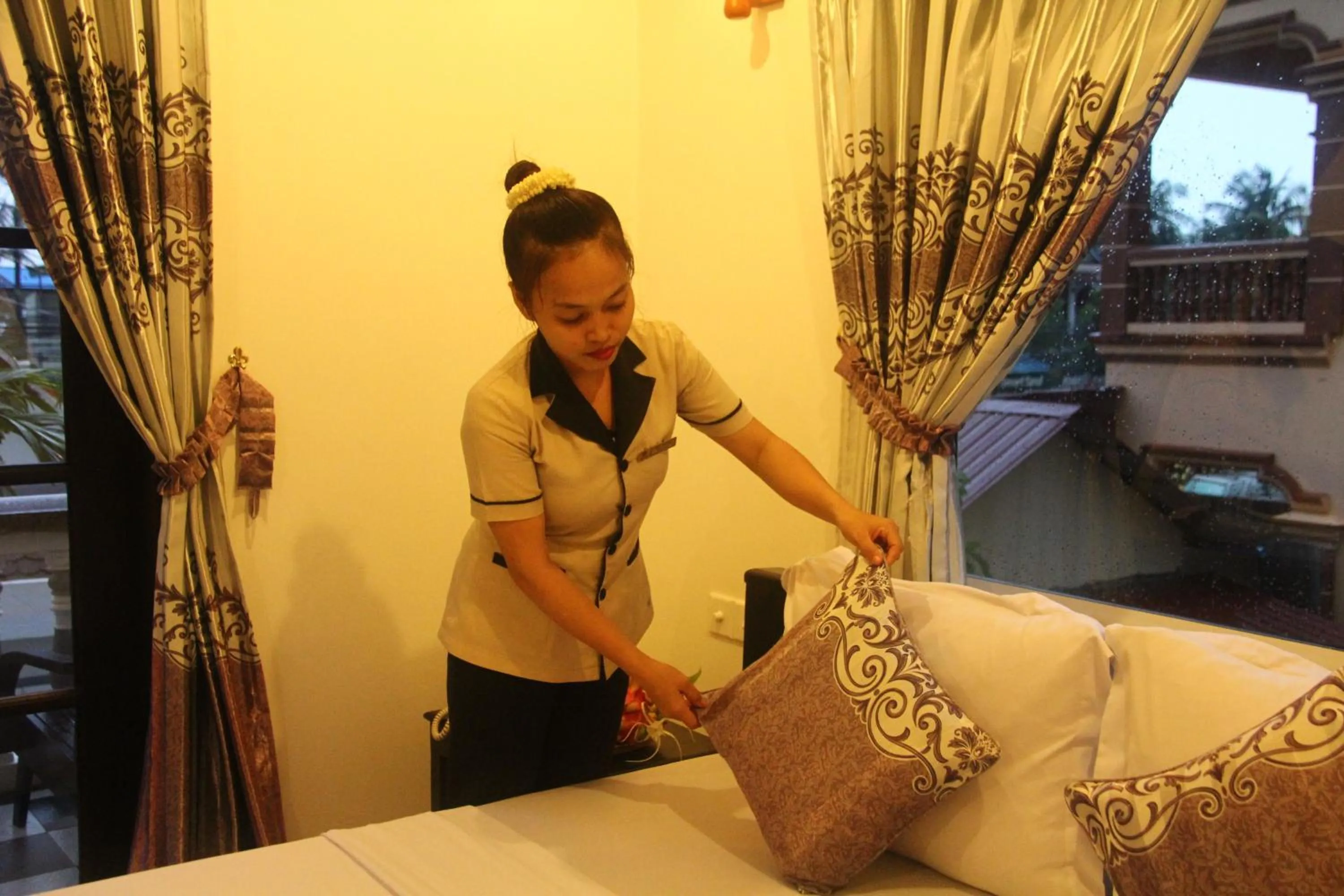 Staff, Bed in Parent Heritage Angkor Villa
