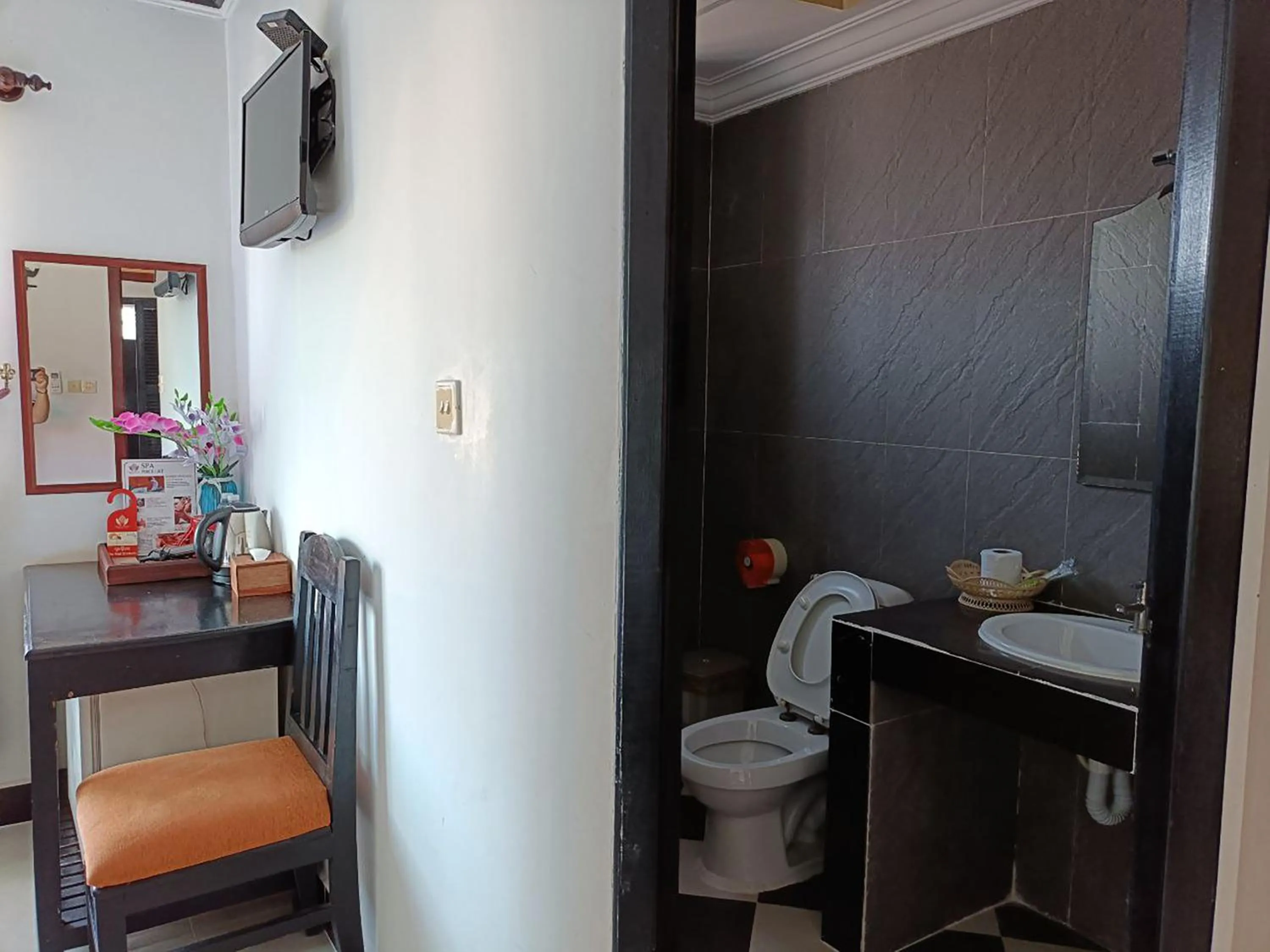 Bathroom in Parent Heritage Angkor Villa