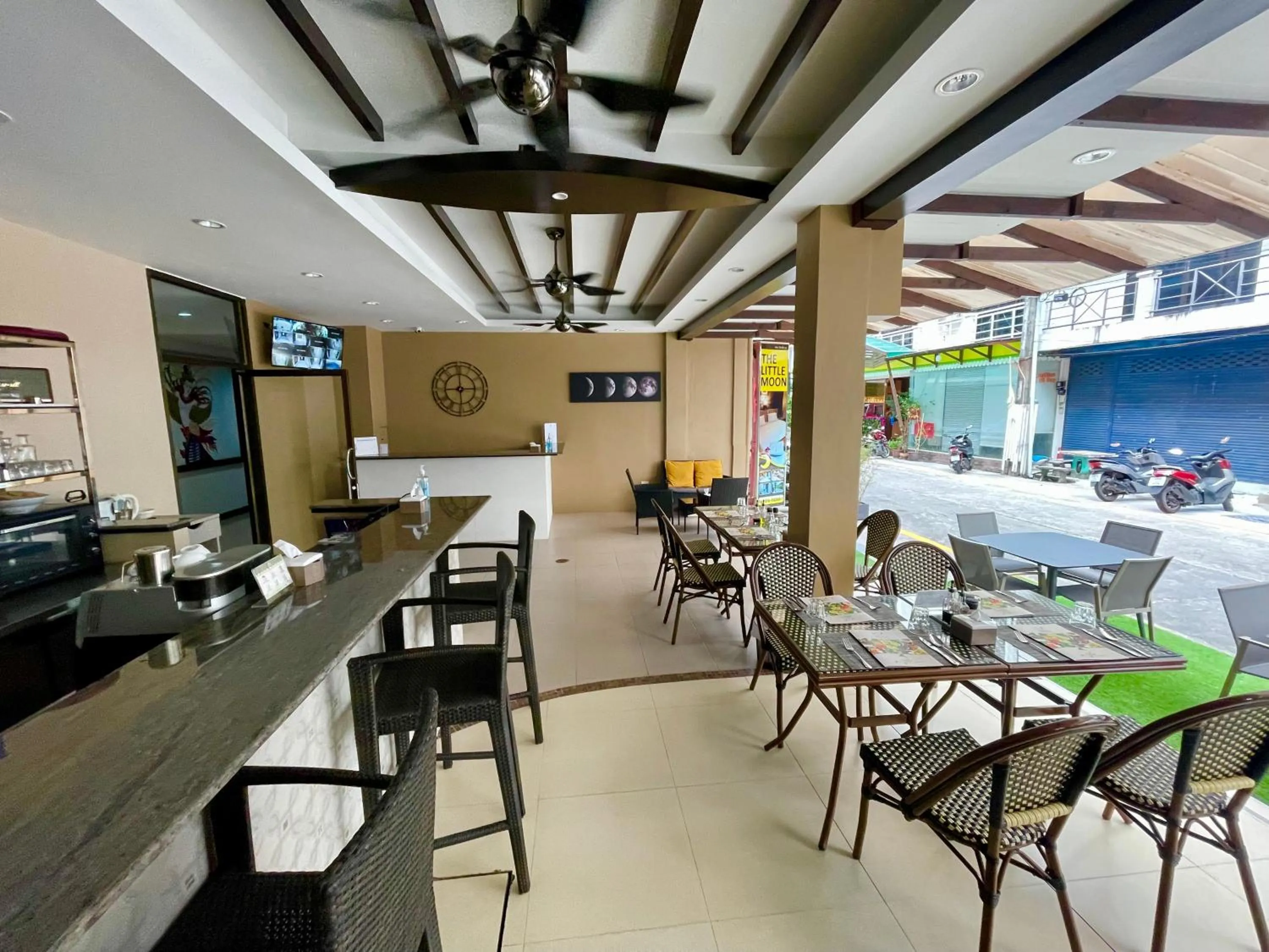 Restaurant/places to eat in The Little Moon Residence