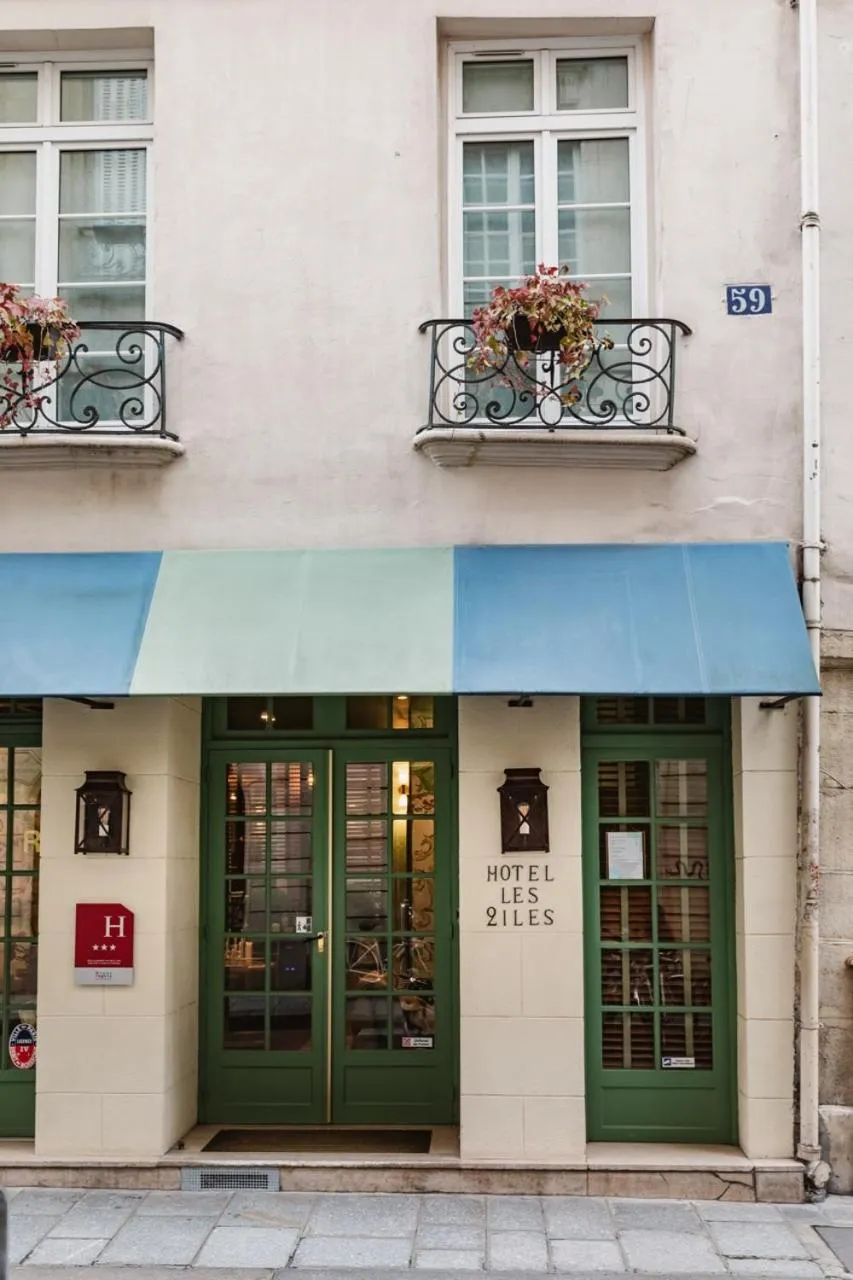 Property building in Hotel des Deux-Iles - Notre-Dame