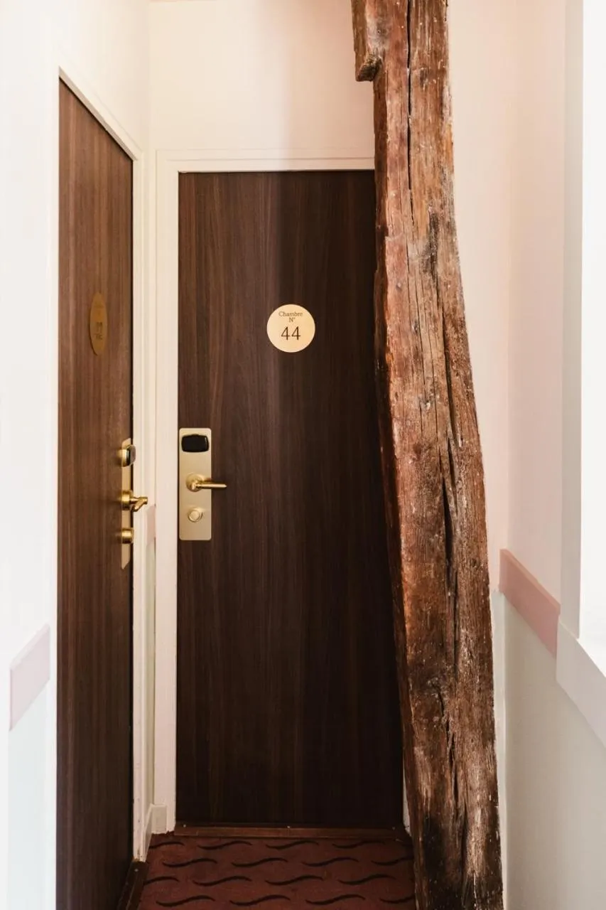 Property building in Hotel des Deux-Iles - Notre-Dame