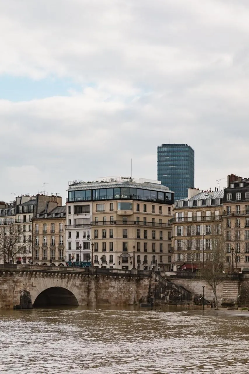 Nearby landmark in Hotel des Deux-Iles - Notre-Dame