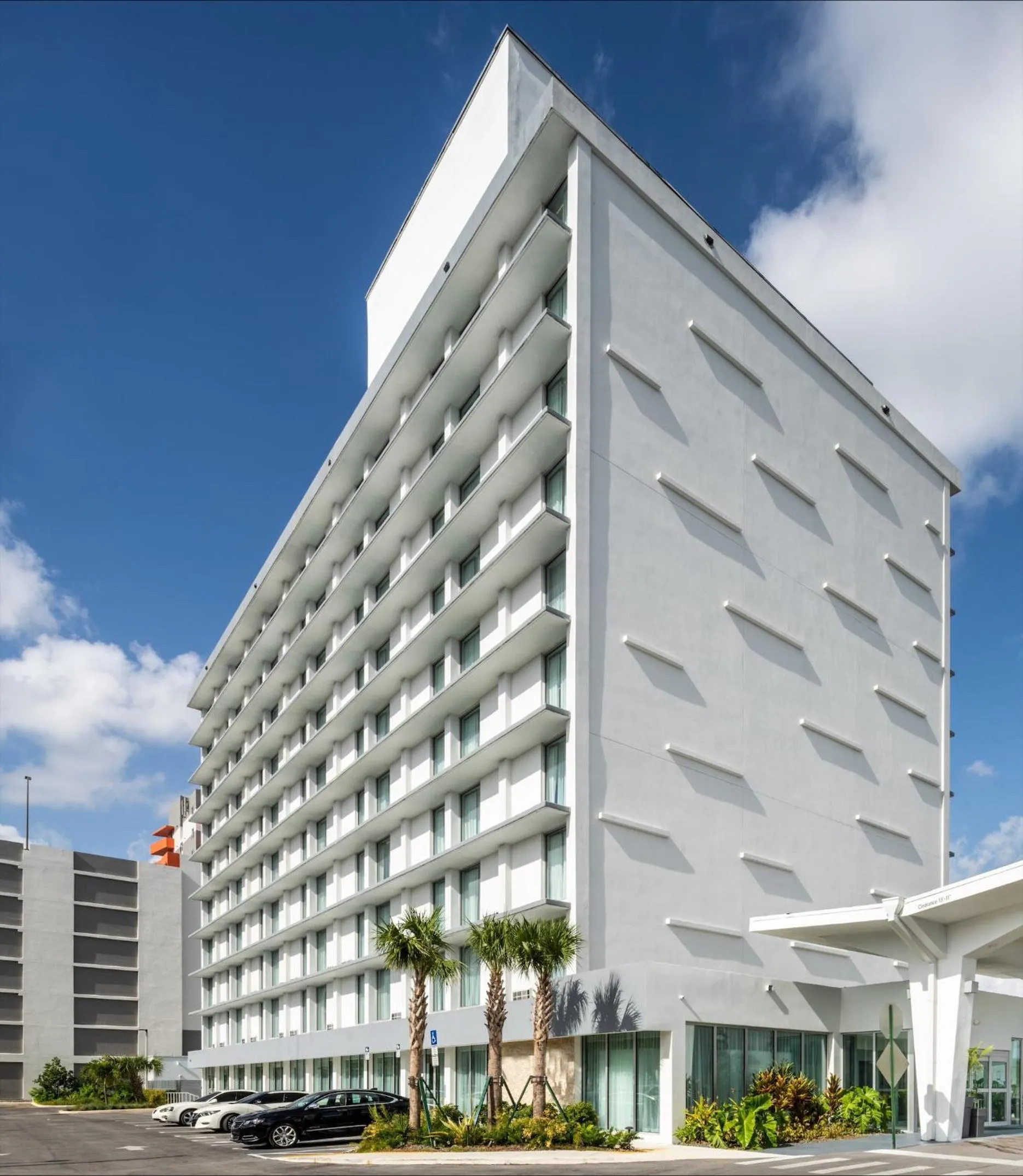 Property building in DoubleTree by Hilton Miami North I-95
