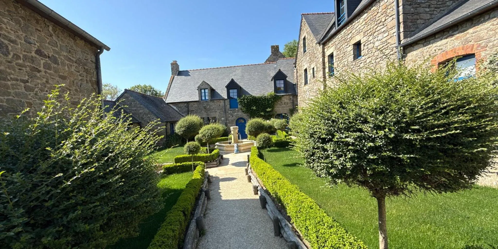 Garden view in Manoir Des Douets Fleuris