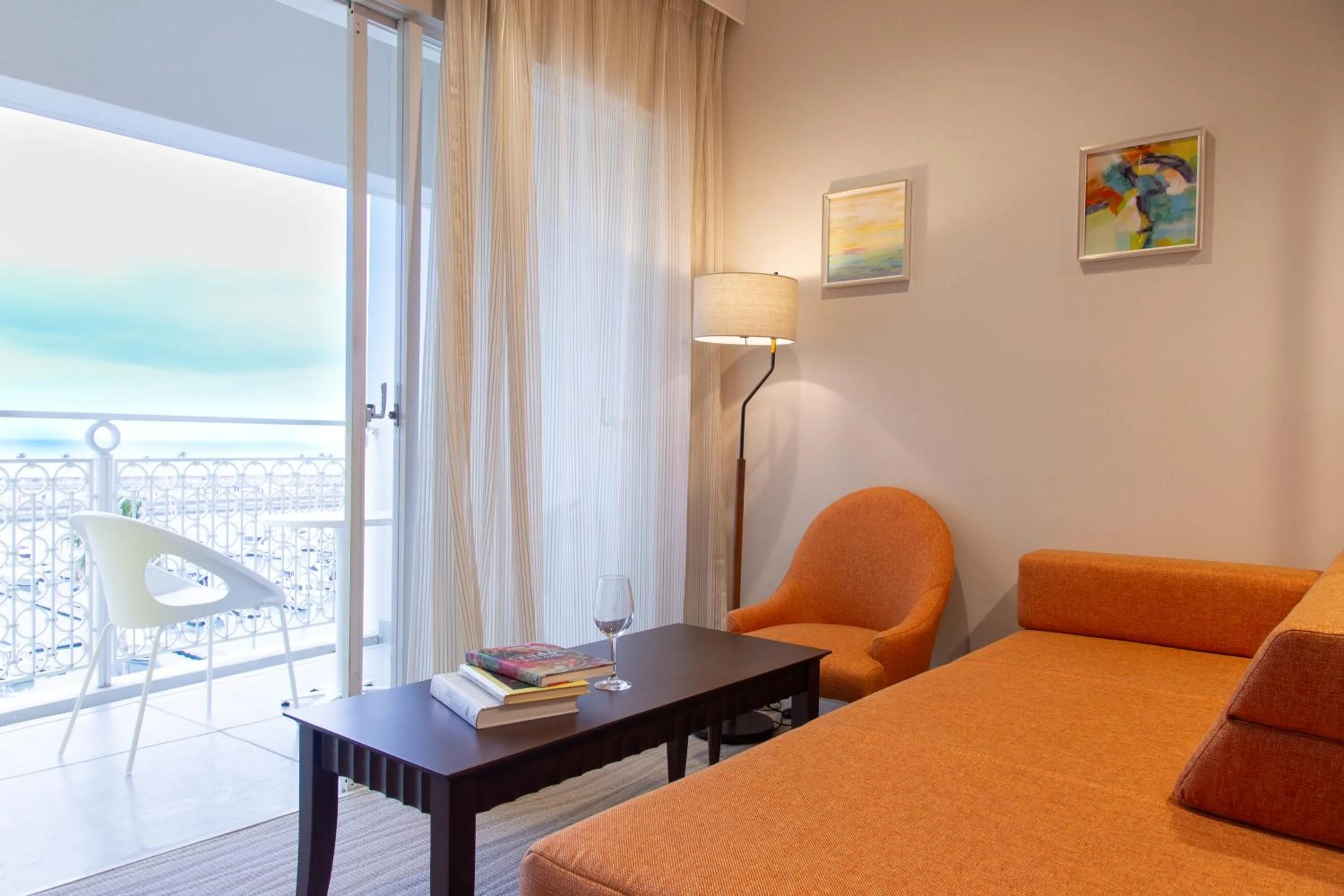 Balcony/Terrace, Bed in Wakayama Marina City Hotel