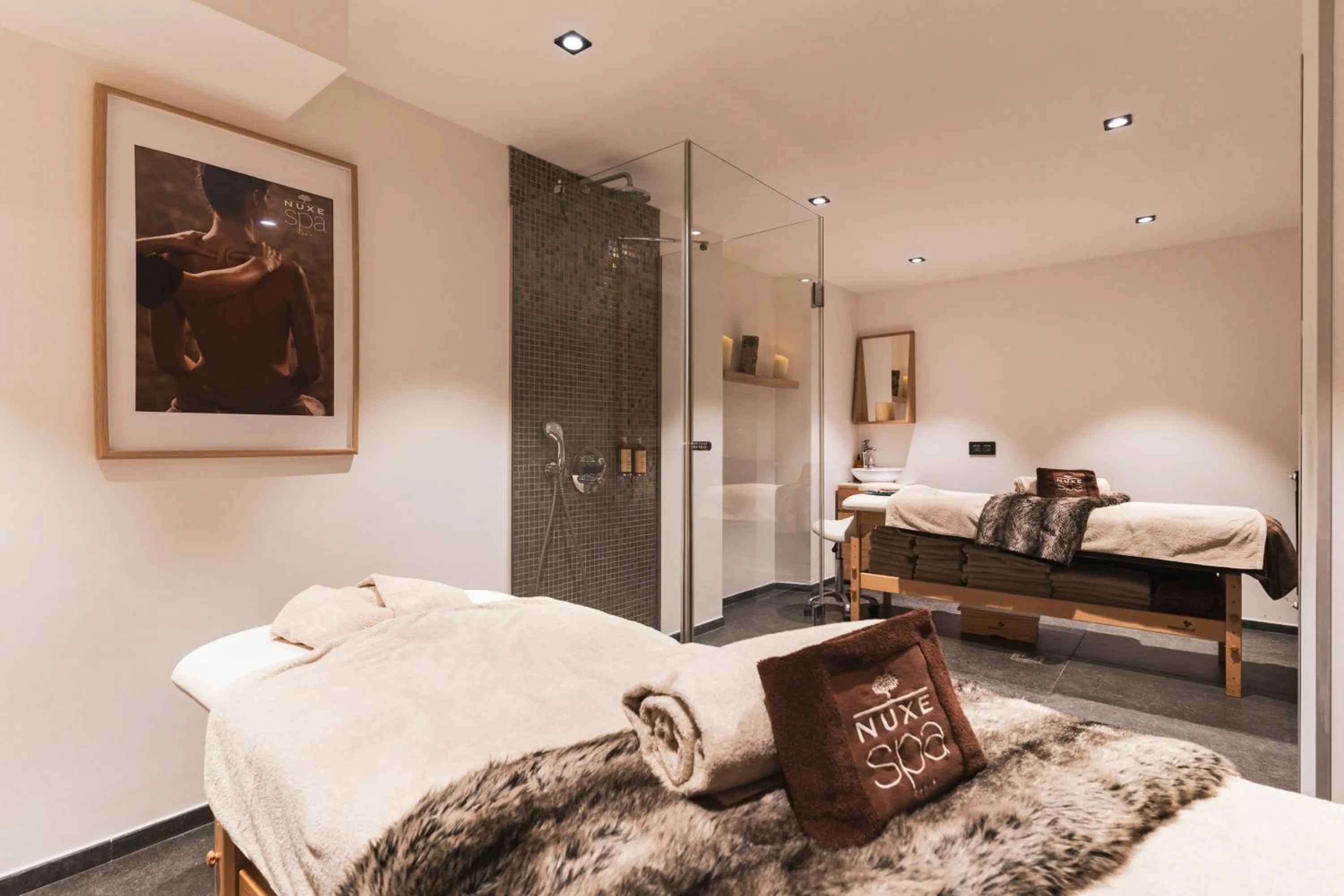 Spa and wellness centre/facilities, Bed in Grand Hôtel & Spa NUXE Serre Chevalier