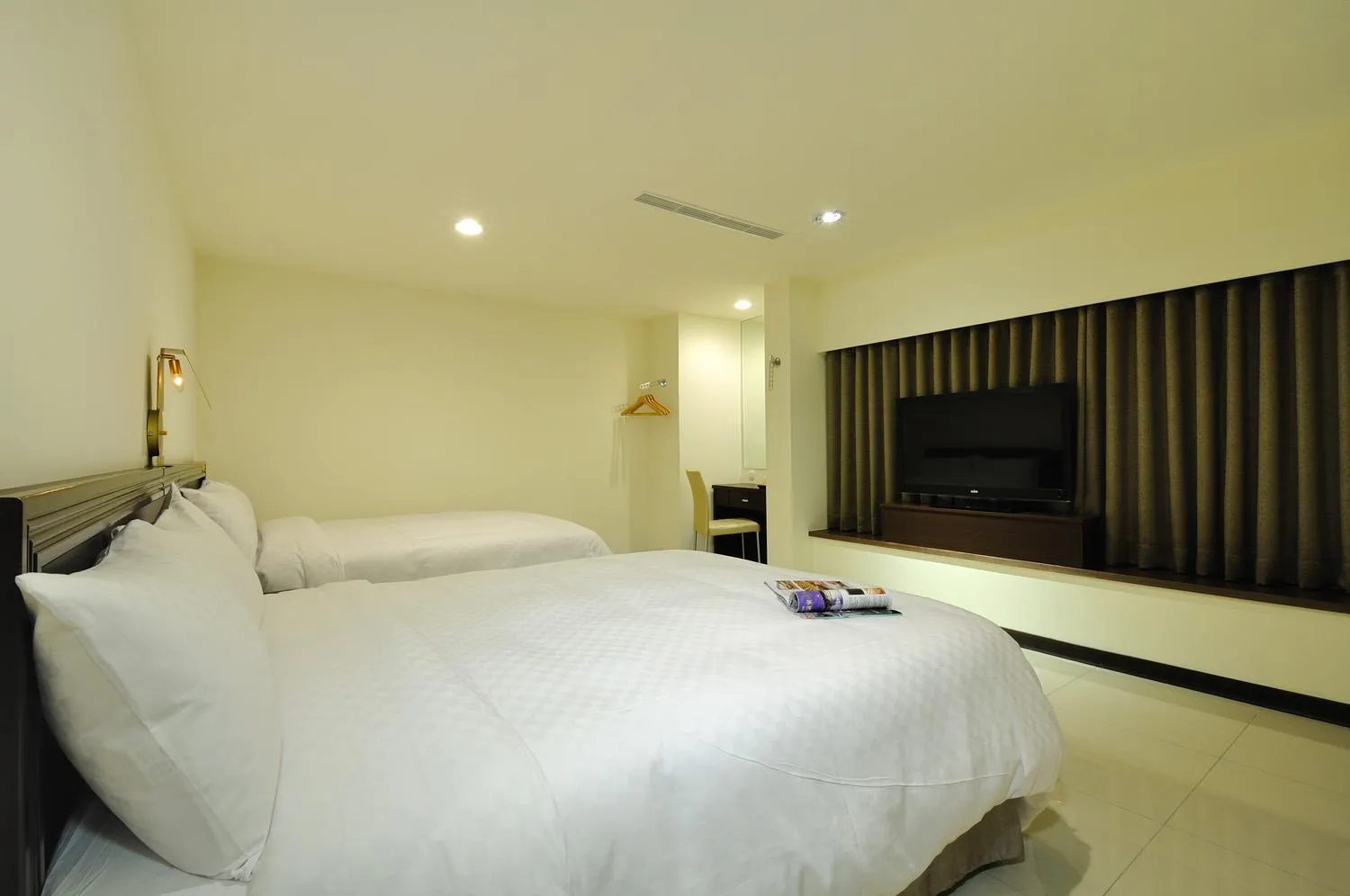 Photo of the whole room, Bed in 安可旅店 Bravo Hotel